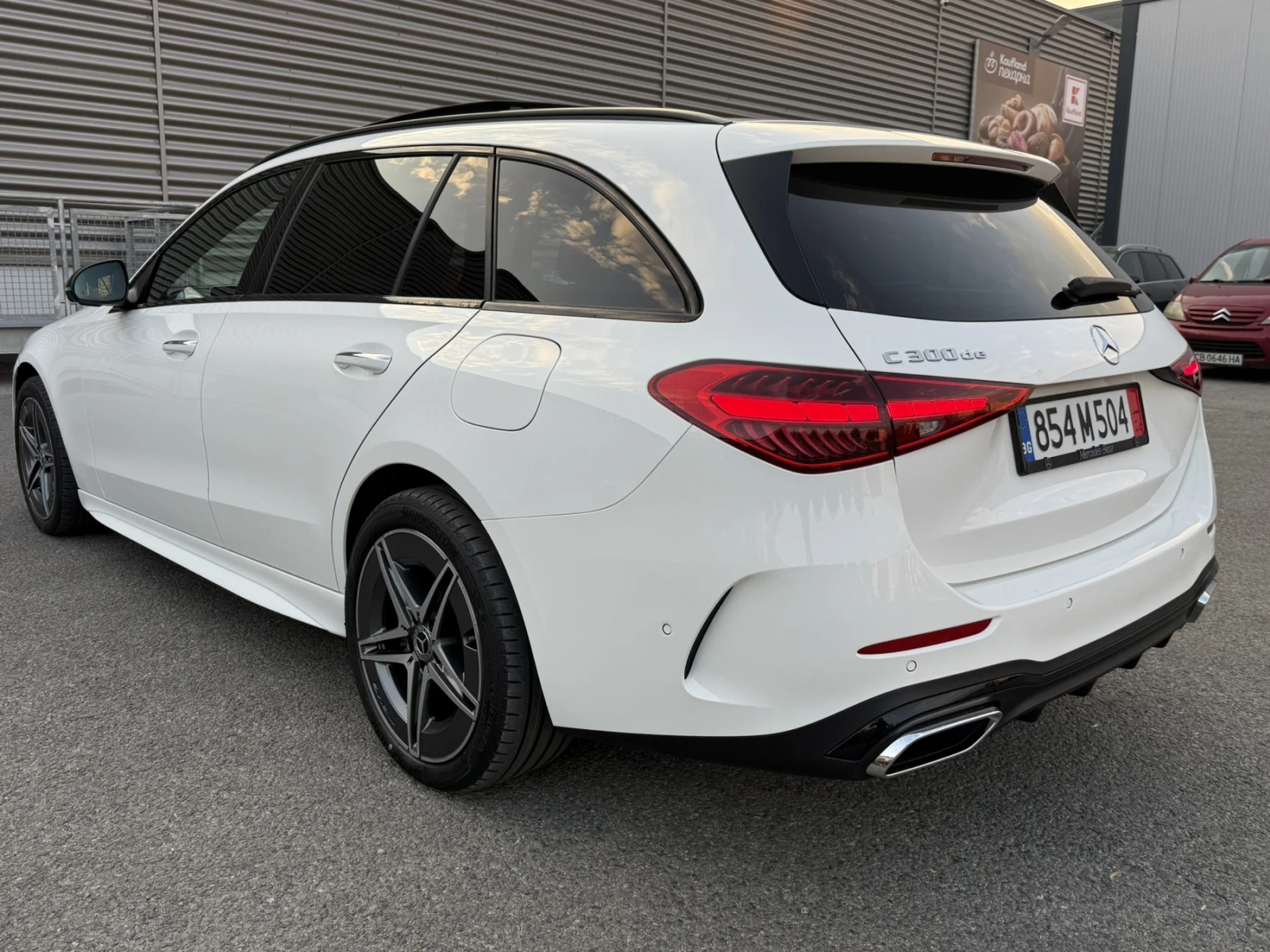 Mercedes-Benz C 300 Mercedes C300de AMG | Burmester | HUD | 360 | Plug, снимка 5 - Автомобили и джипове - 55574809
