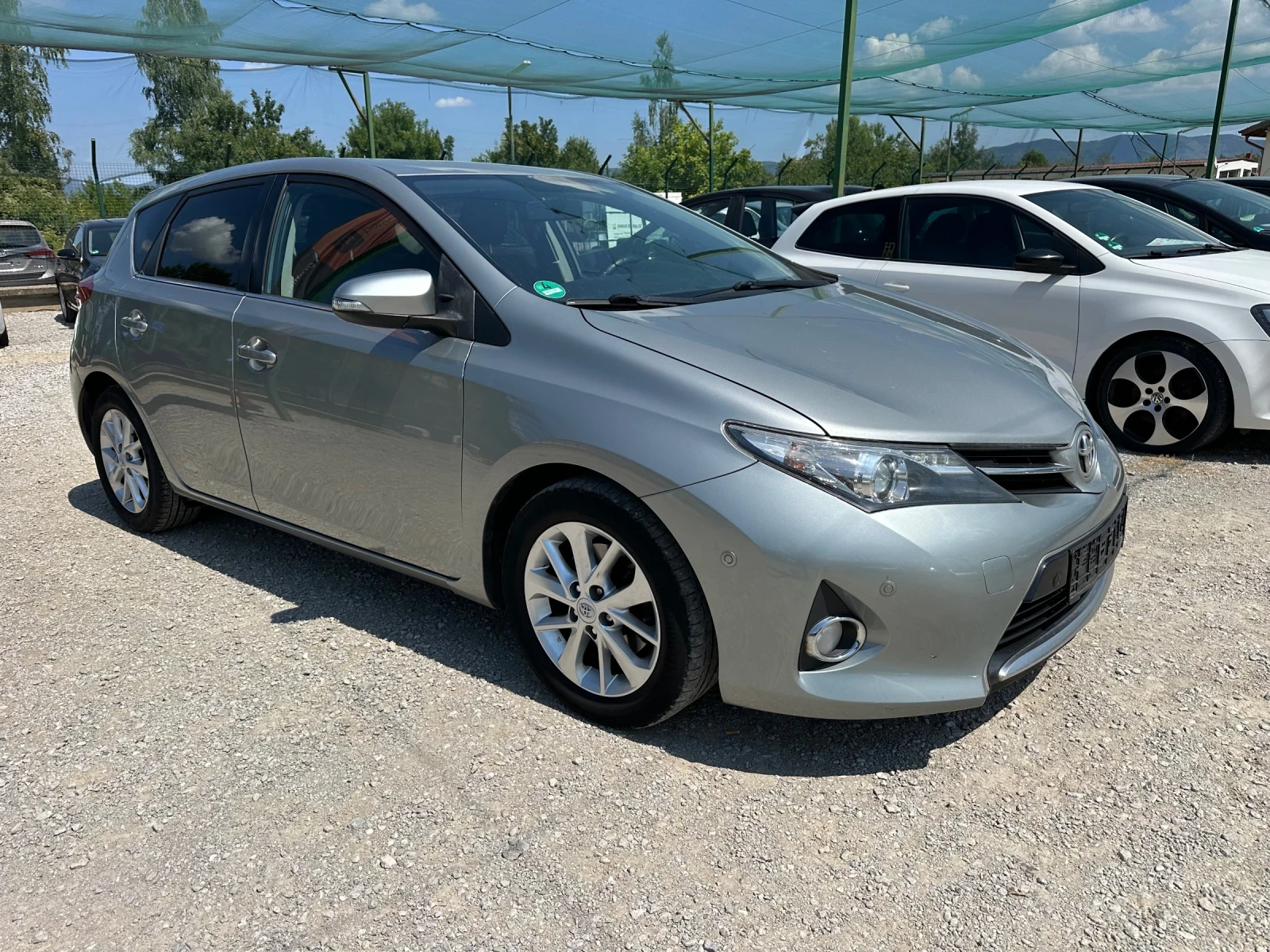 Toyota Auris 2.0 D-4-D, снимка 2 - Автомобили и джипове - 55616661
