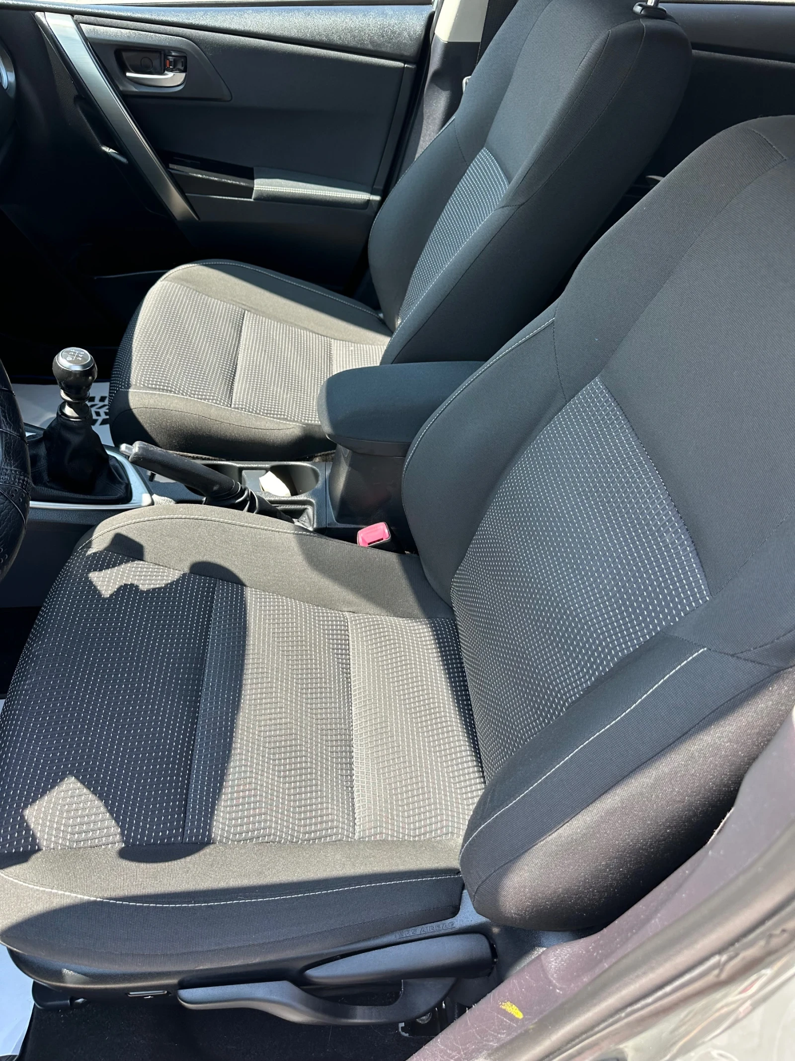 Toyota Auris 2.0 D-4-D, снимка 8 - Автомобили и джипове - 55616661
