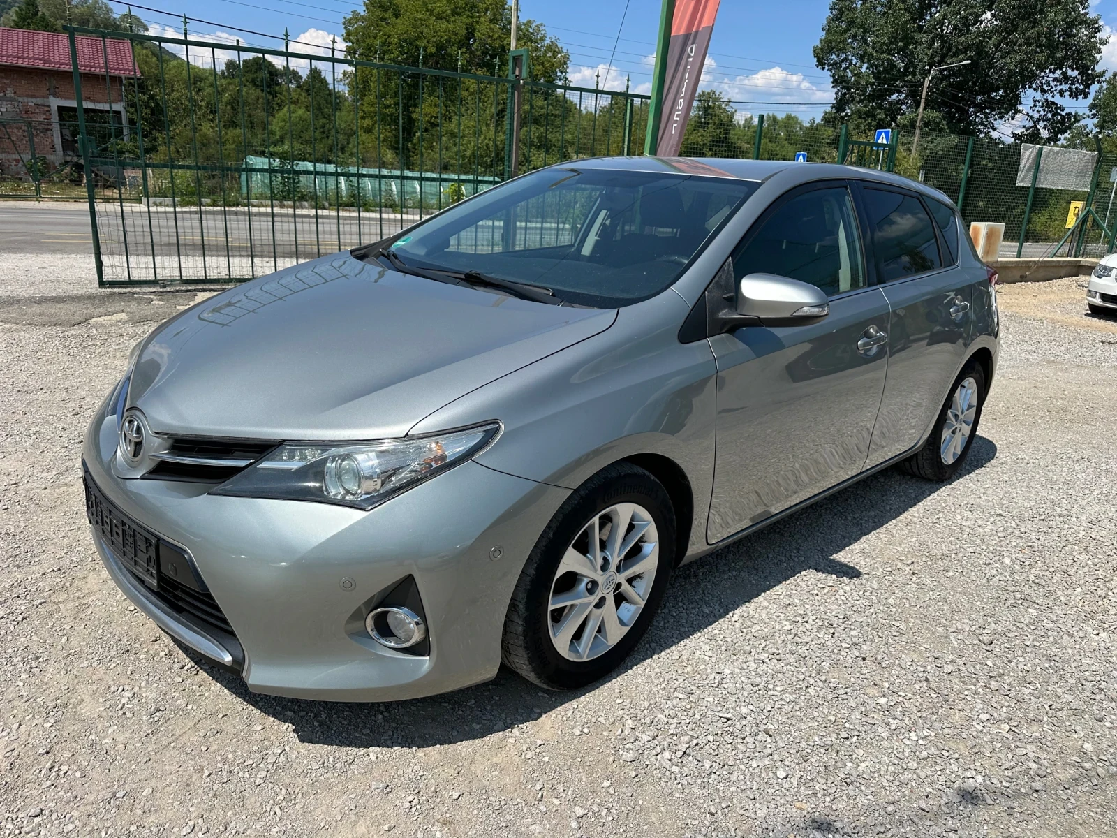 Toyota Auris 2.0 D-4-D, снимка 3 - Автомобили и джипове - 55616661