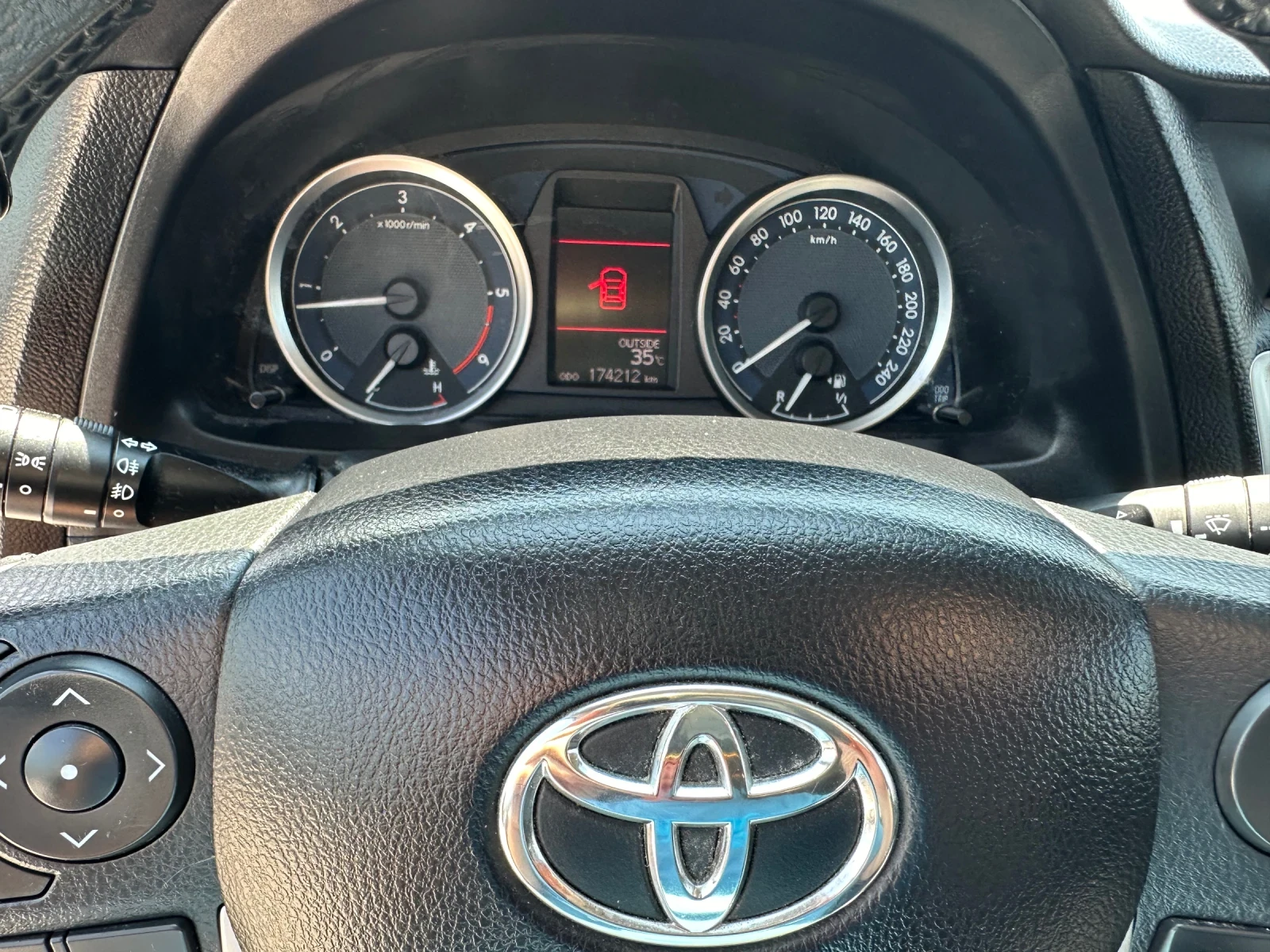Toyota Auris 2.0 D-4-D, снимка 11 - Автомобили и джипове - 55616661