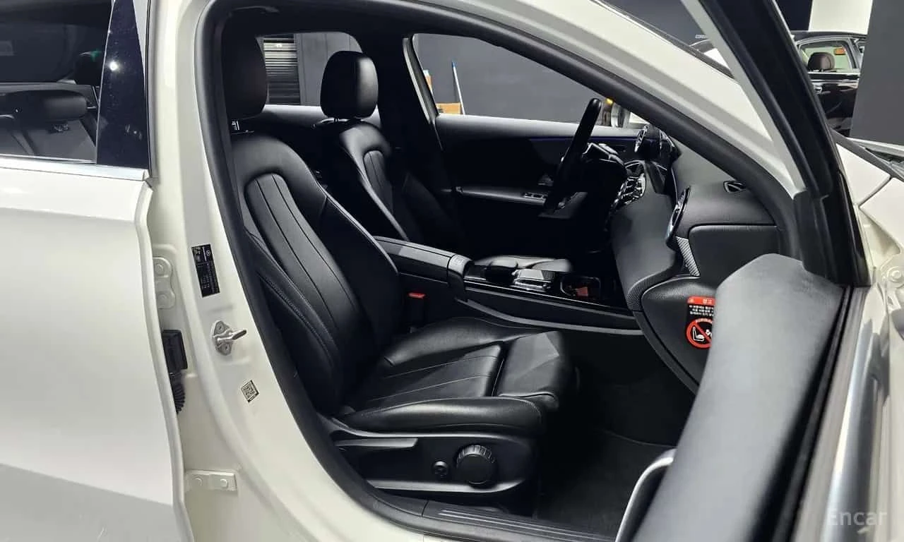 Mercedes-Benz A 200 * ОПЦИЯ ЗА ФИНАНСИРАНЕ, снимка 10 - Автомобили и джипове - 55647395