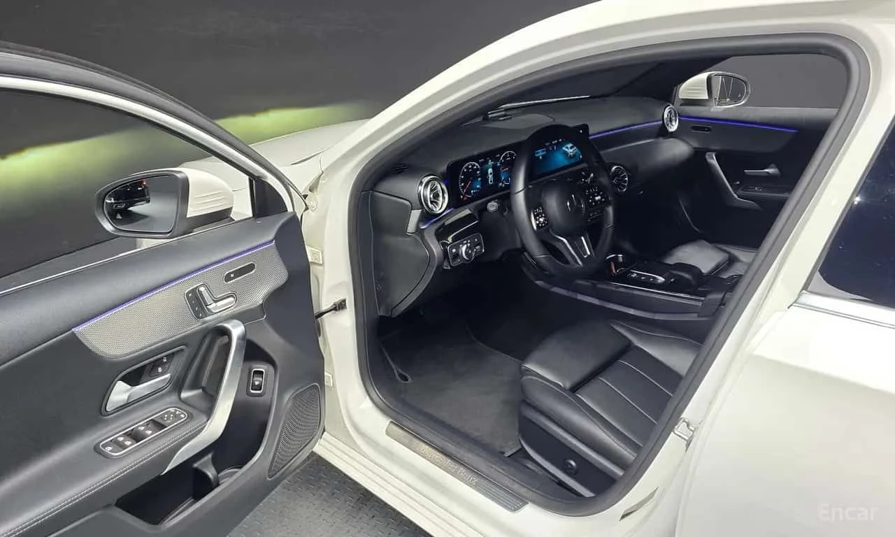 Mercedes-Benz A 200 * ОПЦИЯ ЗА ФИНАНСИРАНЕ, снимка 11 - Автомобили и джипове - 55647395