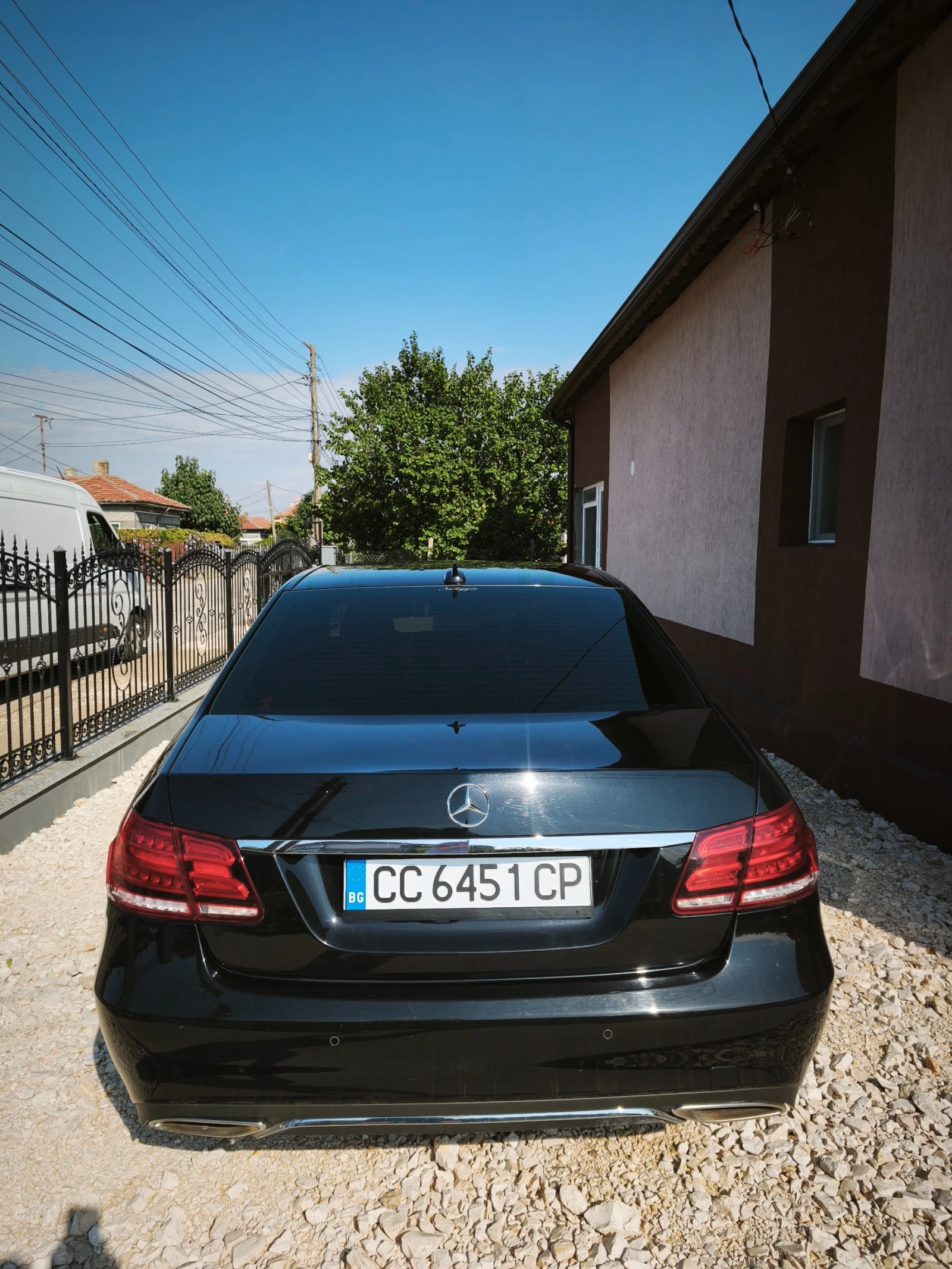 Mercedes-Benz E 220, снимка 4 - Автомобили и джипове - 55824405