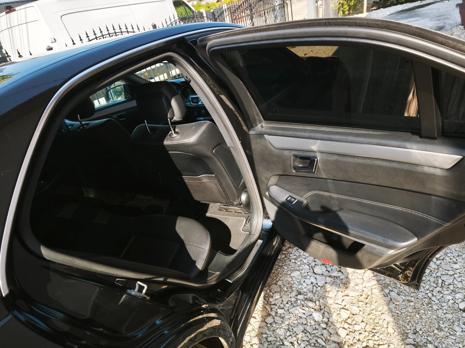 Mercedes-Benz E 220, снимка 10 - Автомобили и джипове - 55824405