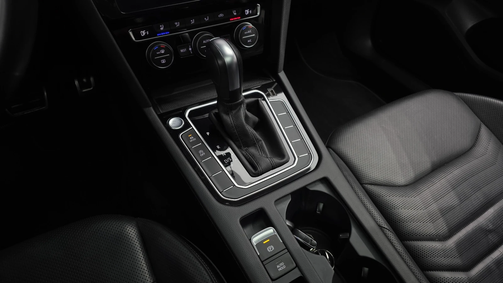 VW Arteon 2.0 TDI Premium| масаж| Подгрев| Обдухване, снимка 8 - Автомобили и джипове - 56068448