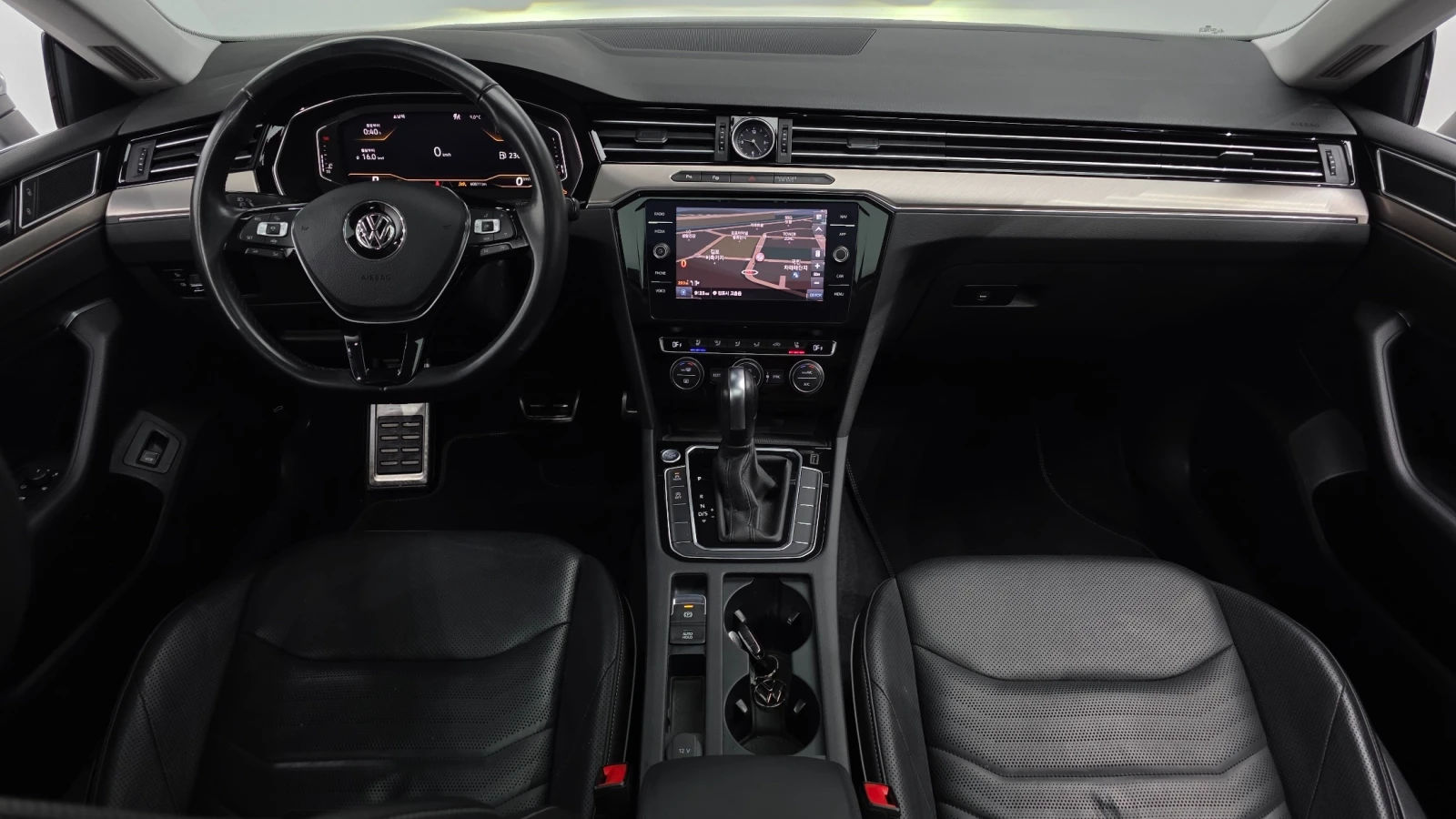 VW Arteon 2.0 TDI Premium| масаж| Подгрев| Обдухване, снимка 6 - Автомобили и джипове - 56068448
