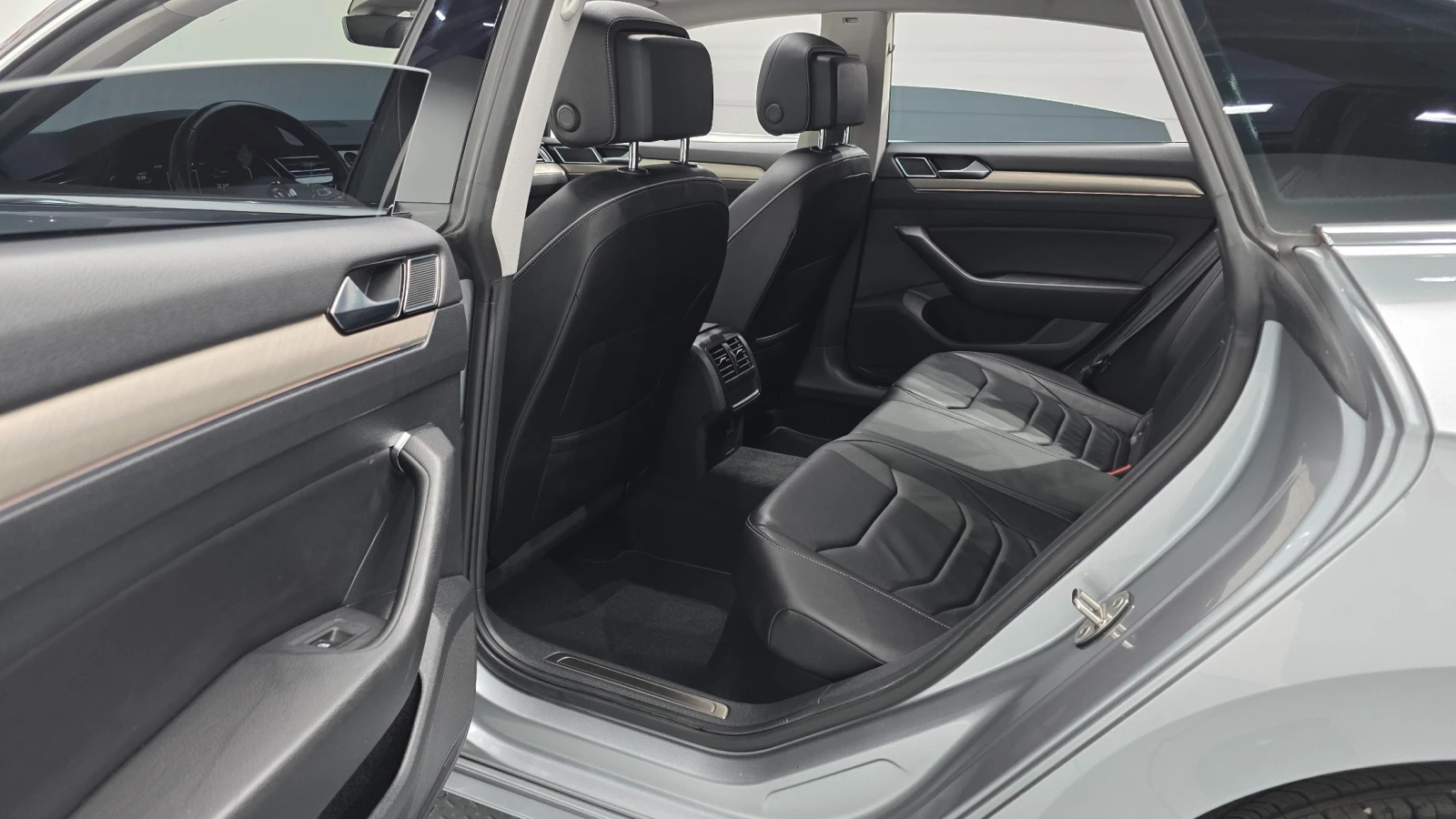 VW Arteon 2.0 TDI Premium| масаж| Подгрев| Обдухване, снимка 10 - Автомобили и джипове - 56068448