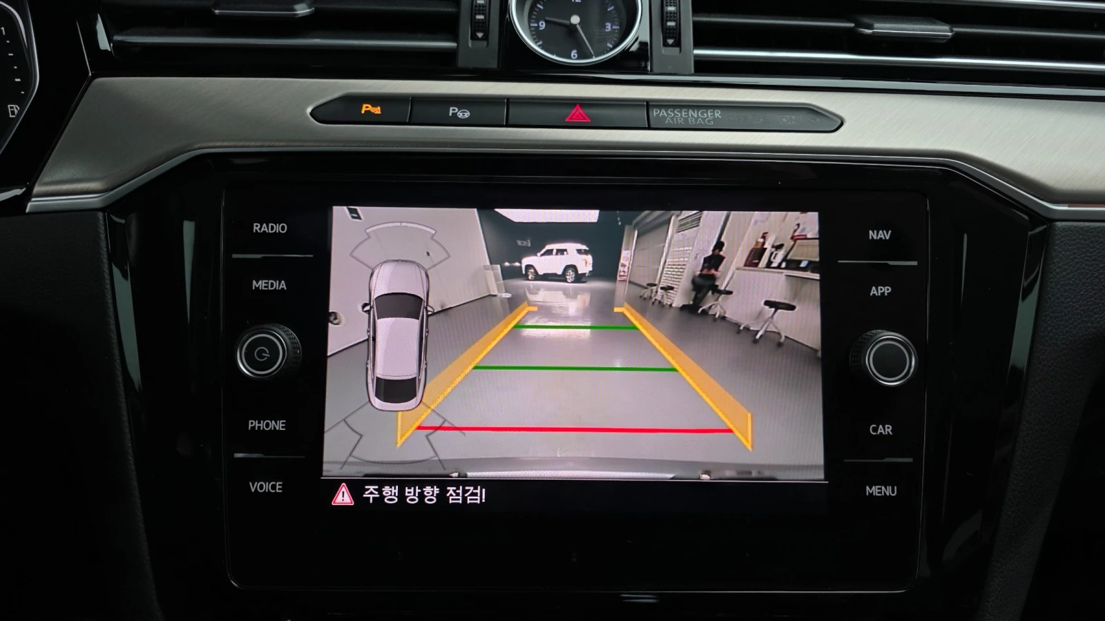 VW Arteon 2.0 TDI Premium| масаж| Подгрев| Обдухване, снимка 16 - Автомобили и джипове - 56068448