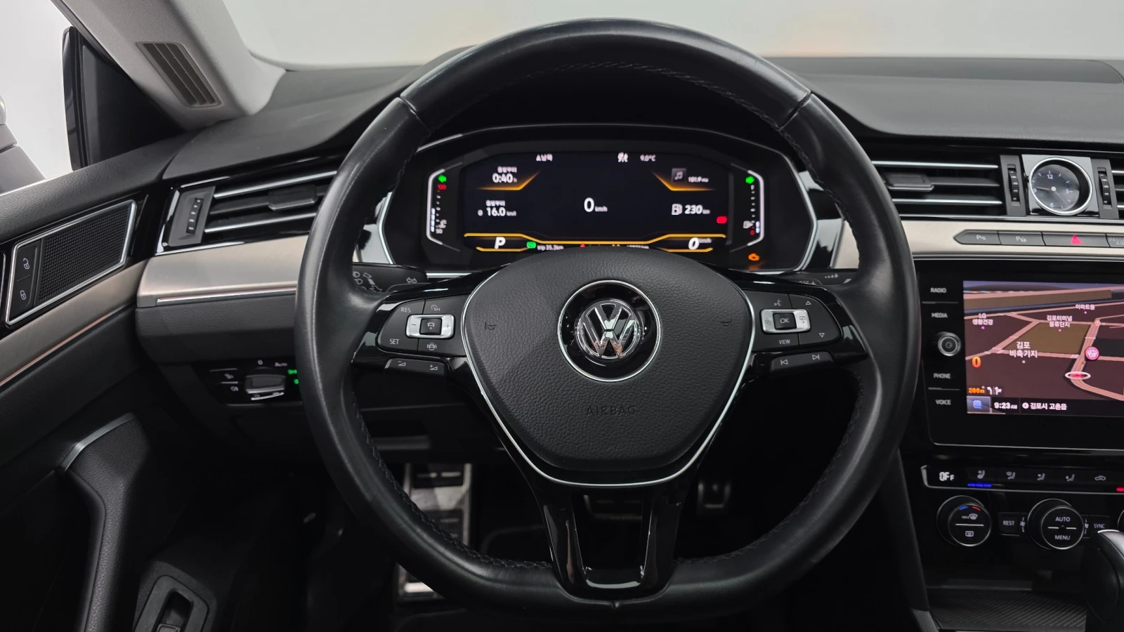 VW Arteon 2.0 TDI Premium| масаж| Подгрев| Обдухване, снимка 15 - Автомобили и джипове - 56068448