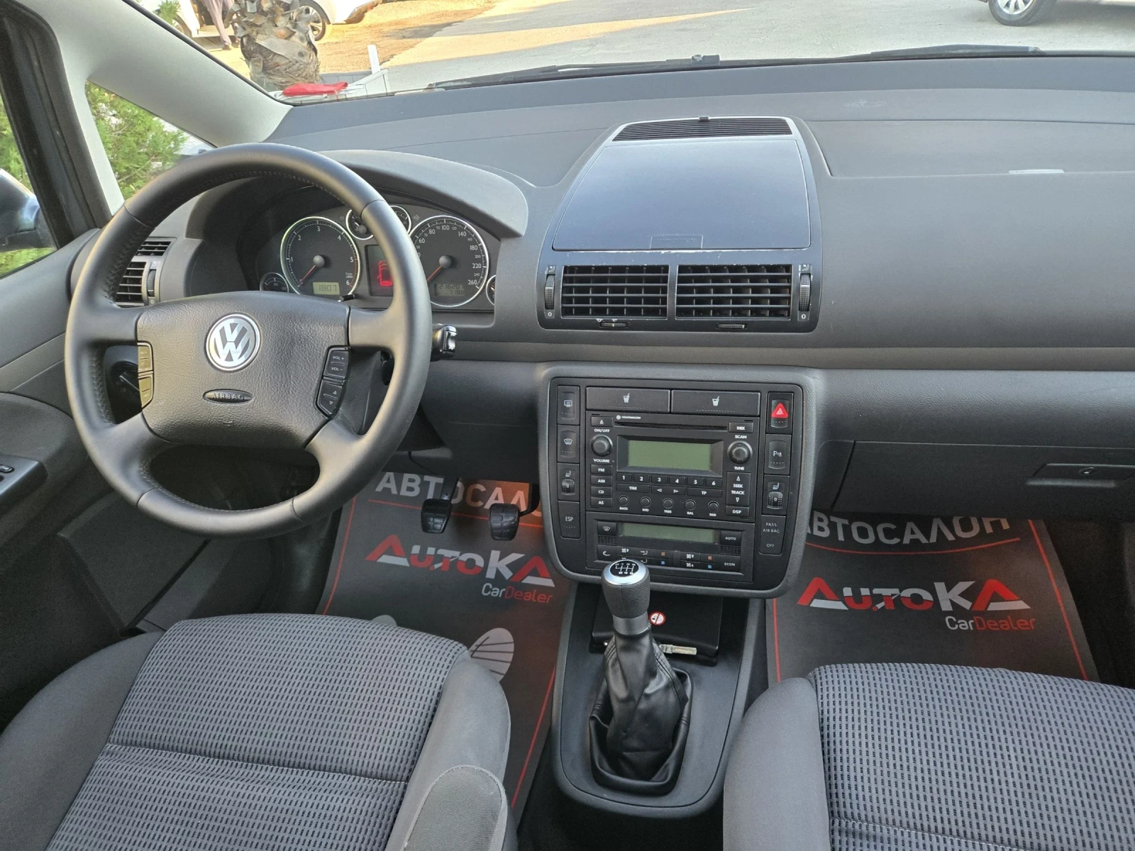VW Sharan 1.9TDI-116кс= 7МЕСТА= 6СК= FACE= ПОДГРЕВ= КЛИМАТРО, снимка 13 - Автомобили и джипове - 56247087