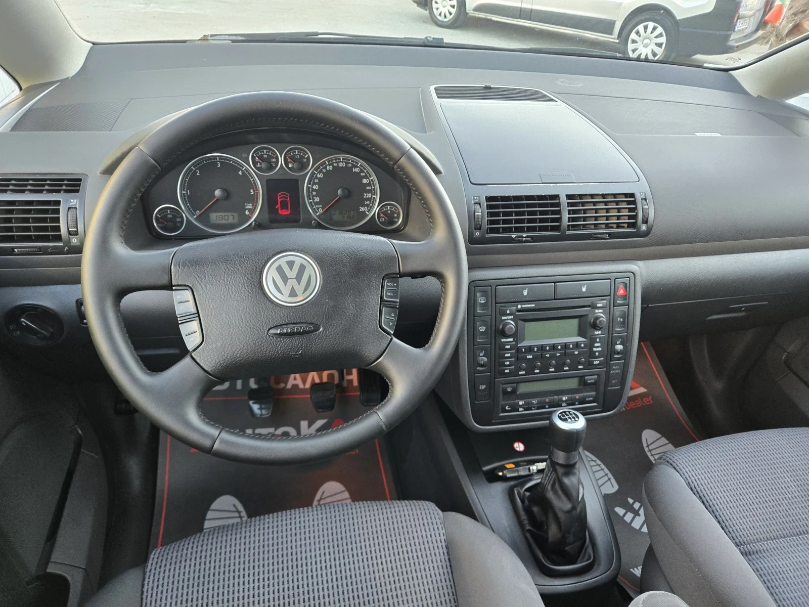 VW Sharan 1.9TDI-116кс= 7МЕСТА= 6СК= FACE= ПОДГРЕВ= КЛИМАТРО, снимка 11 - Автомобили и джипове - 56247087