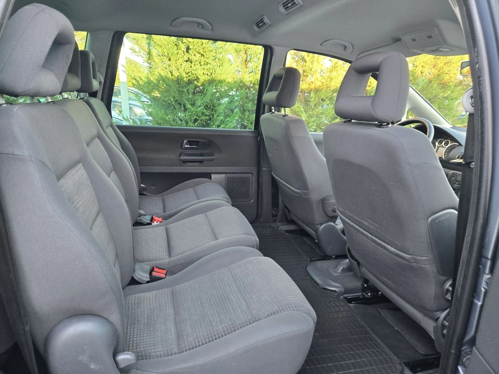VW Sharan 1.9TDI-116кс= 7МЕСТА= 6СК= FACE= ПОДГРЕВ= КЛИМАТРО, снимка 14 - Автомобили и джипове - 56247087
