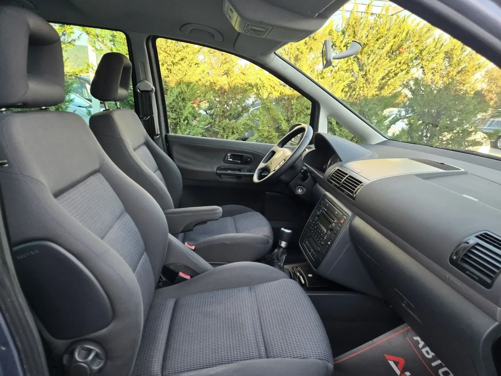 VW Sharan 1.9TDI-116кс= 7МЕСТА= 6СК= FACE= ПОДГРЕВ= КЛИМАТРО, снимка 15 - Автомобили и джипове - 56247087