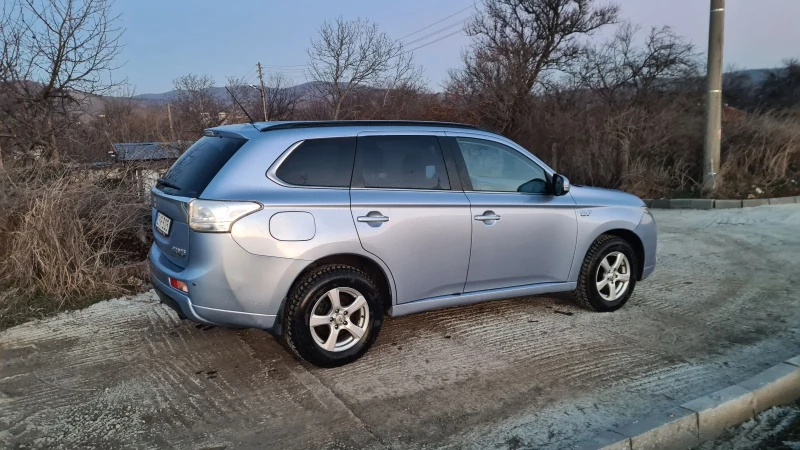 Mitsubishi Outlander 2000 pulg-in hybrid, снимка 6 - Автомобили и джипове - 48923469