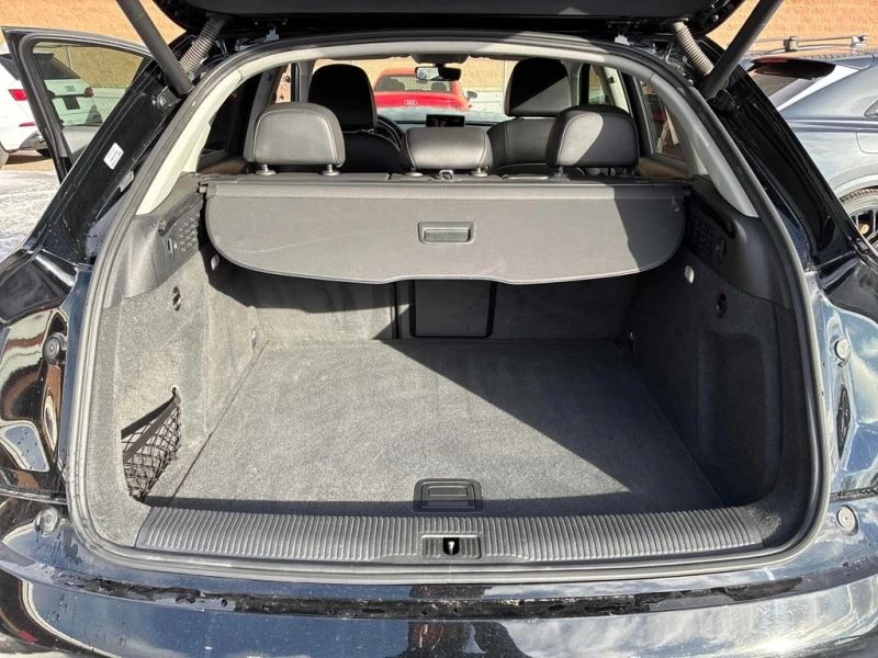 Audi Q3 Komfort  CARFAX, снимка 13 - Автомобили и джипове - 53074667