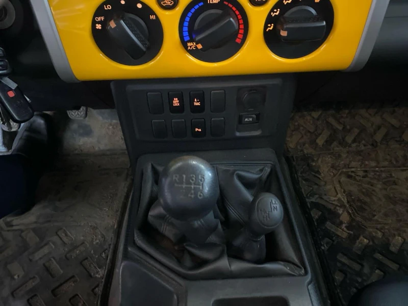 Toyota Fj cruiser 4WD 4dr Manual CARFAX АВТО КРЕДИТ - 22900 лв. - 36078417 | Car24.bg