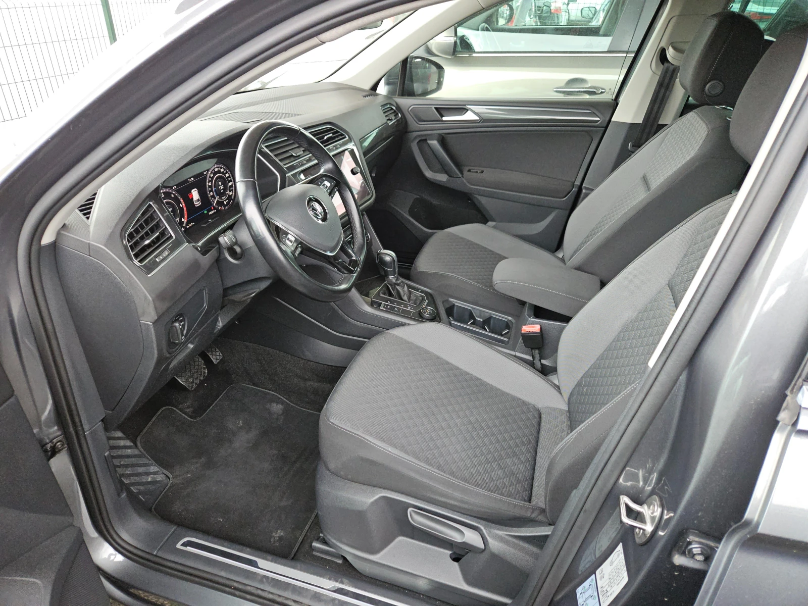 VW Tiguan 2.0TDI/BLACK FRIDAУ/7DSG/NAVI/БЛУТУТ/ACC/EURO6/ТОП - изображение 9