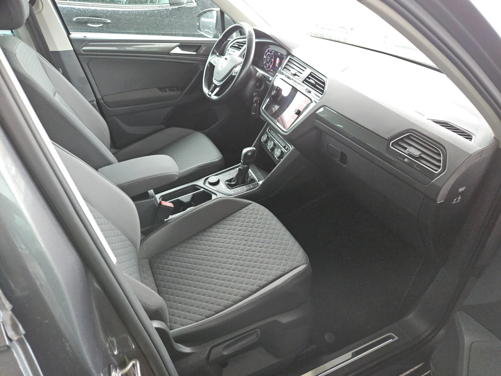 VW Tiguan 2.0TDI/BLACK FRIDA/7DSG/NAVI//ACC/EURO6/ | Mobile.bg   15