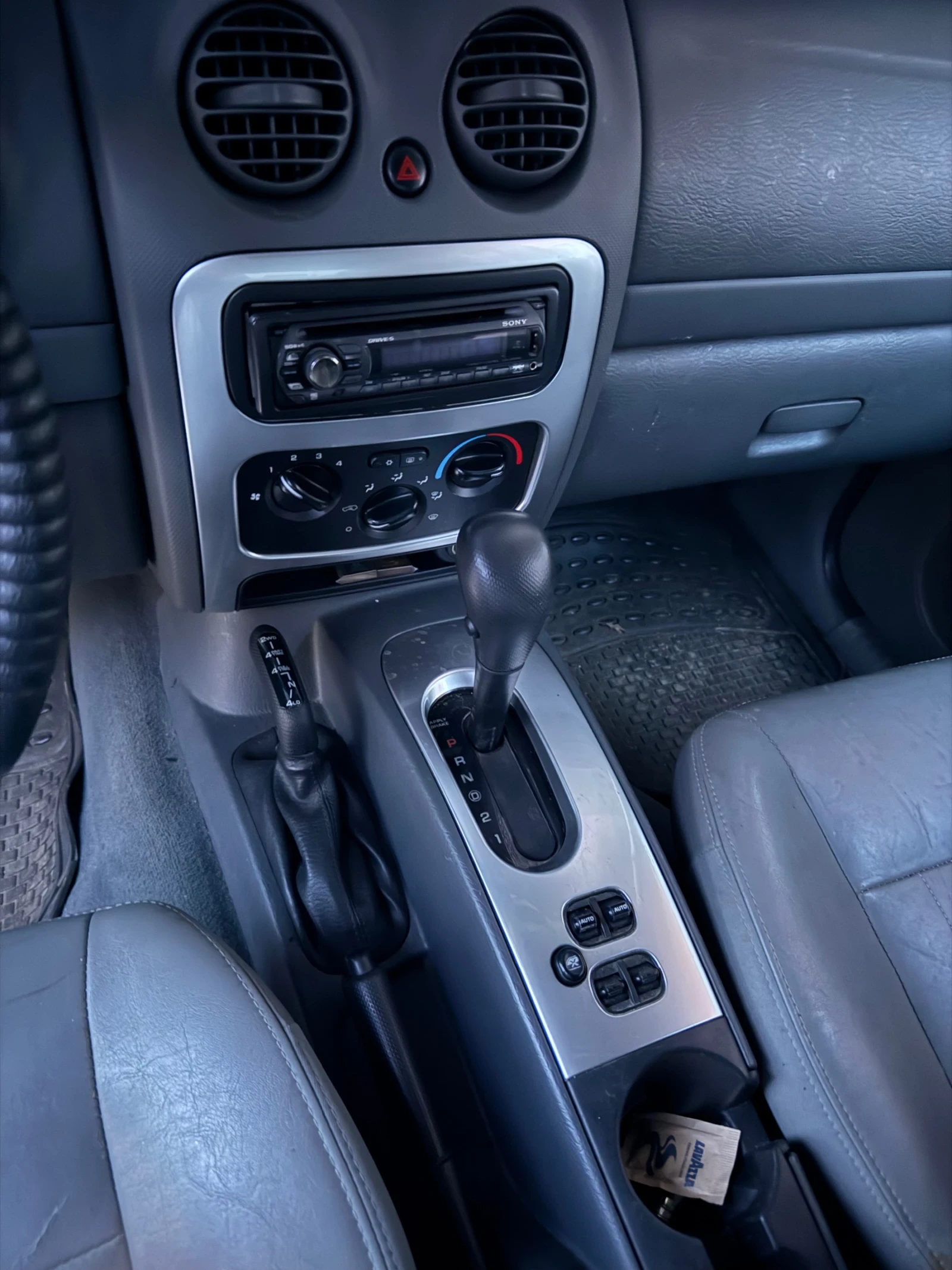 Jeep Cherokee, снимка 5 - Автомобили и джипове - 53989978