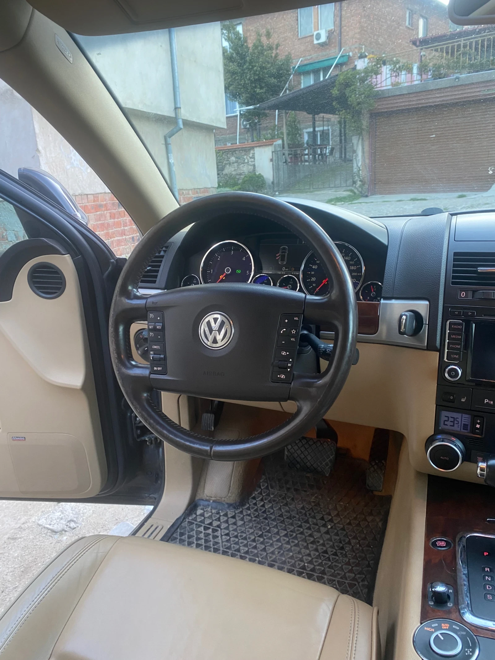 VW Touareg, снимка 7 - Автомобили и джипове - 54362768