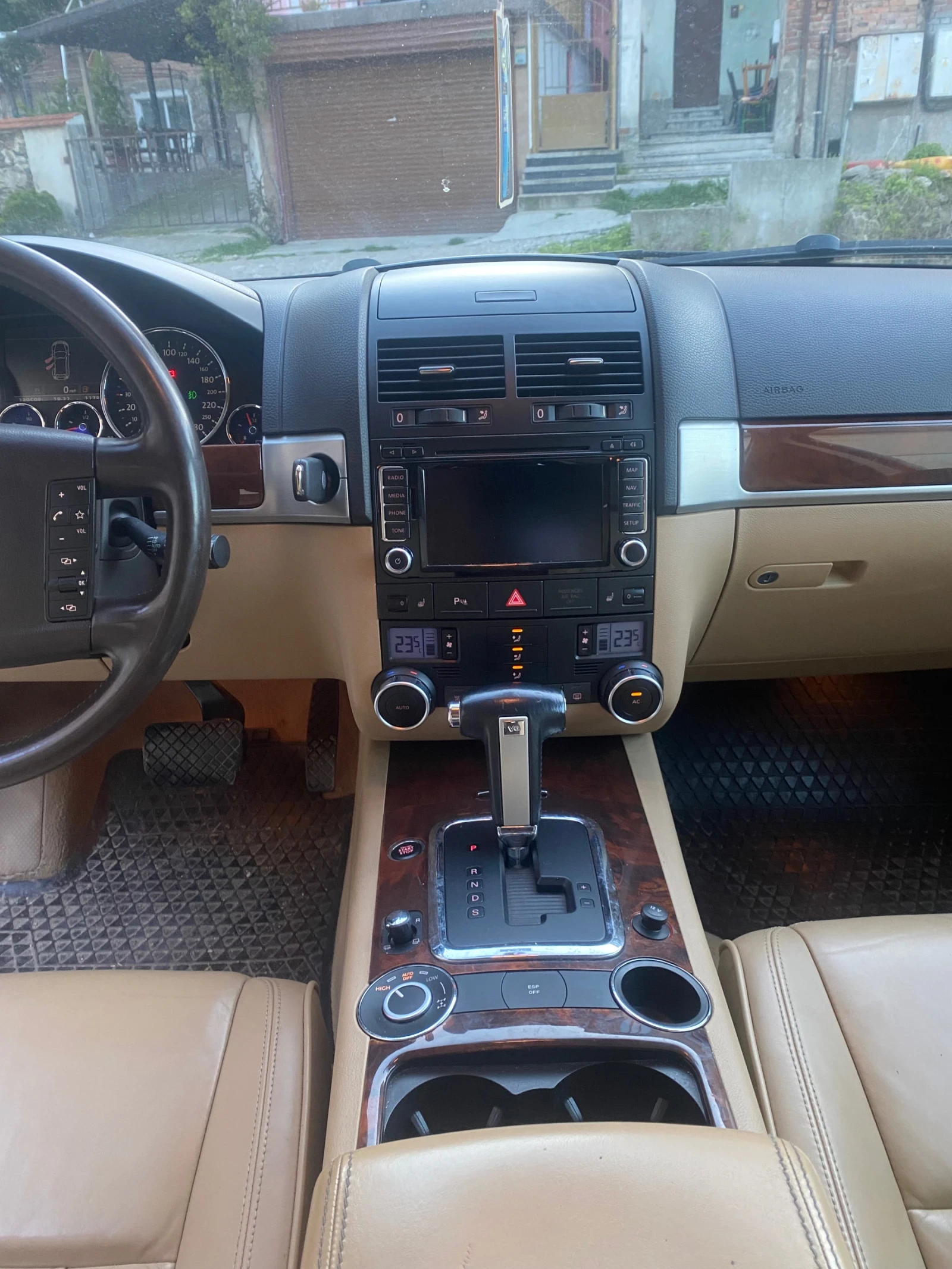 VW Touareg, снимка 6 - Автомобили и джипове - 54362768