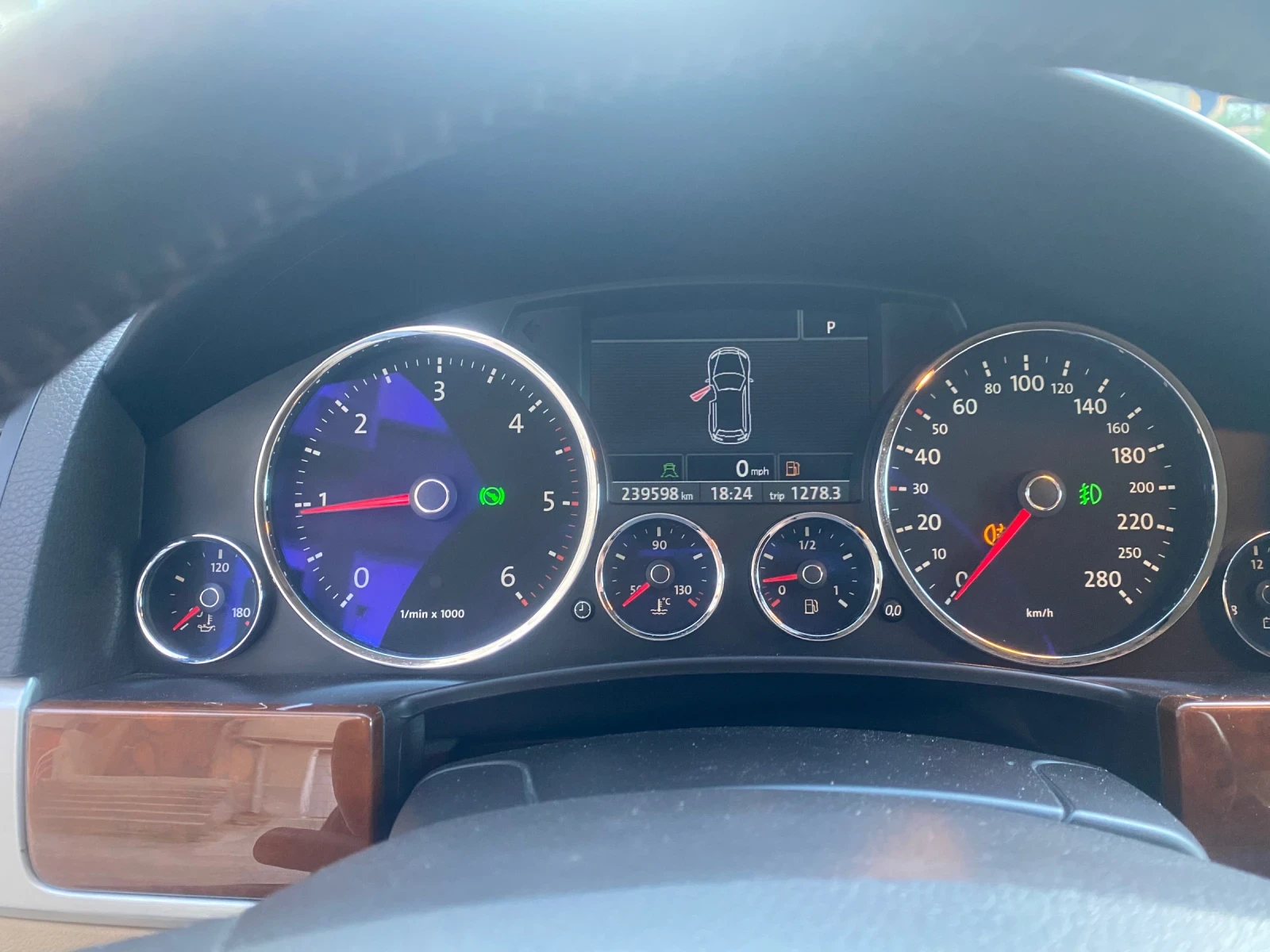 VW Touareg, снимка 11 - Автомобили и джипове - 54362768