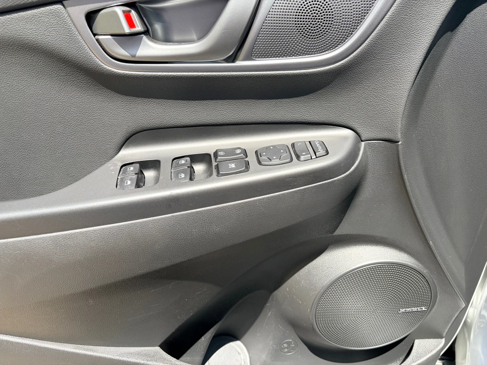 Hyundai Kona 100% SOH!!! PREMIUM 64kw 204kc TERMOPOMPA!!!, снимка 11 - Автомобили и джипове - 54691373