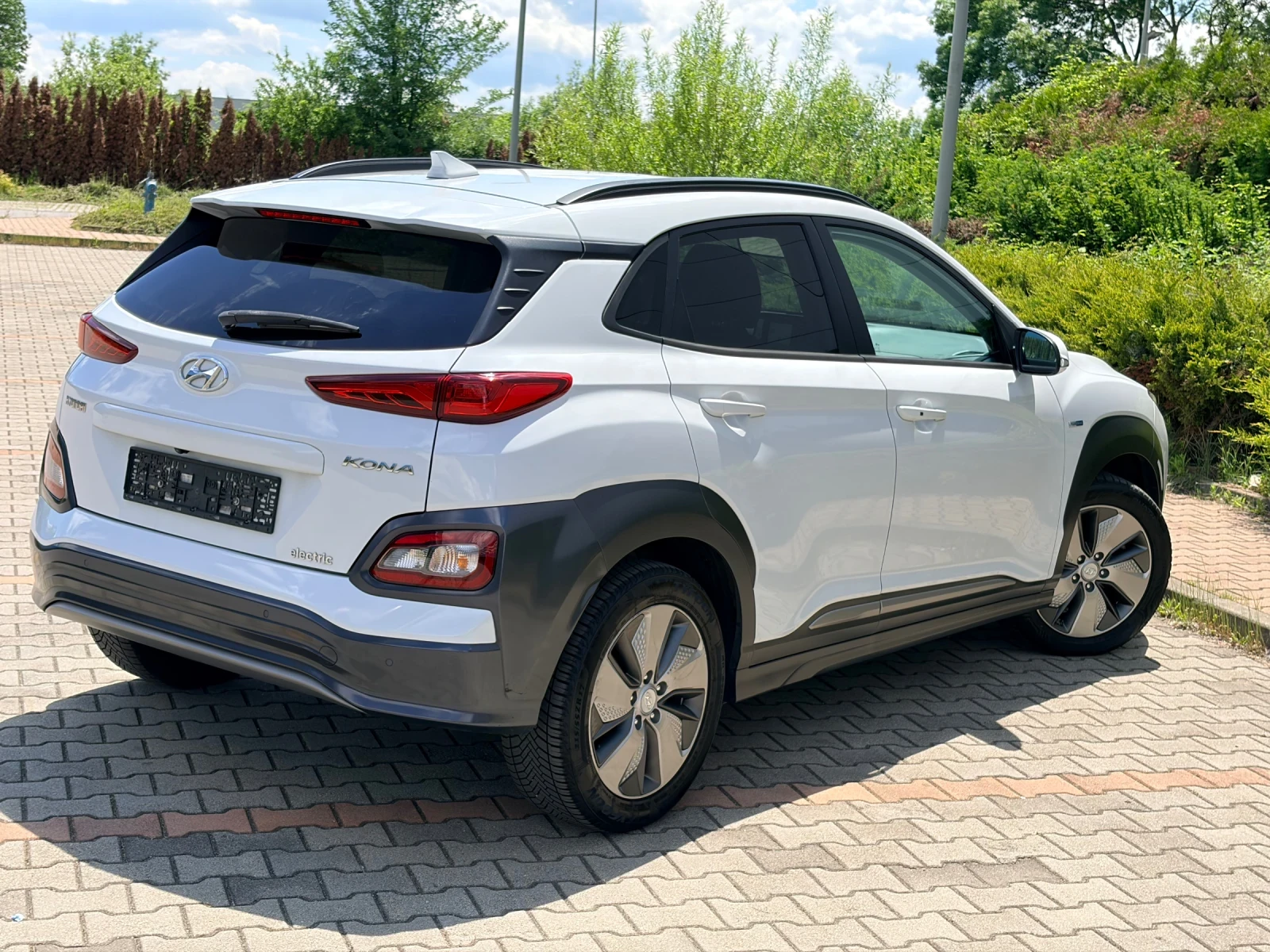 Hyundai Kona 100% SOH!!! PREMIUM 64kw 204kc TERMOPOMPA!!!, снимка 3 - Автомобили и джипове - 54691373