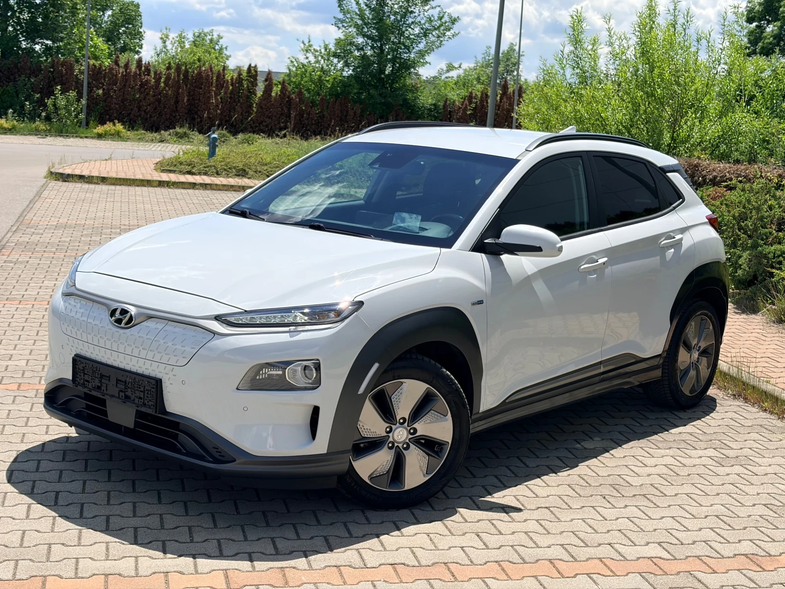 Hyundai Kona 100% SOH!!! PREMIUM 64kw 204kc TERMOPOMPA!!!, снимка 2 - Автомобили и джипове - 54691373