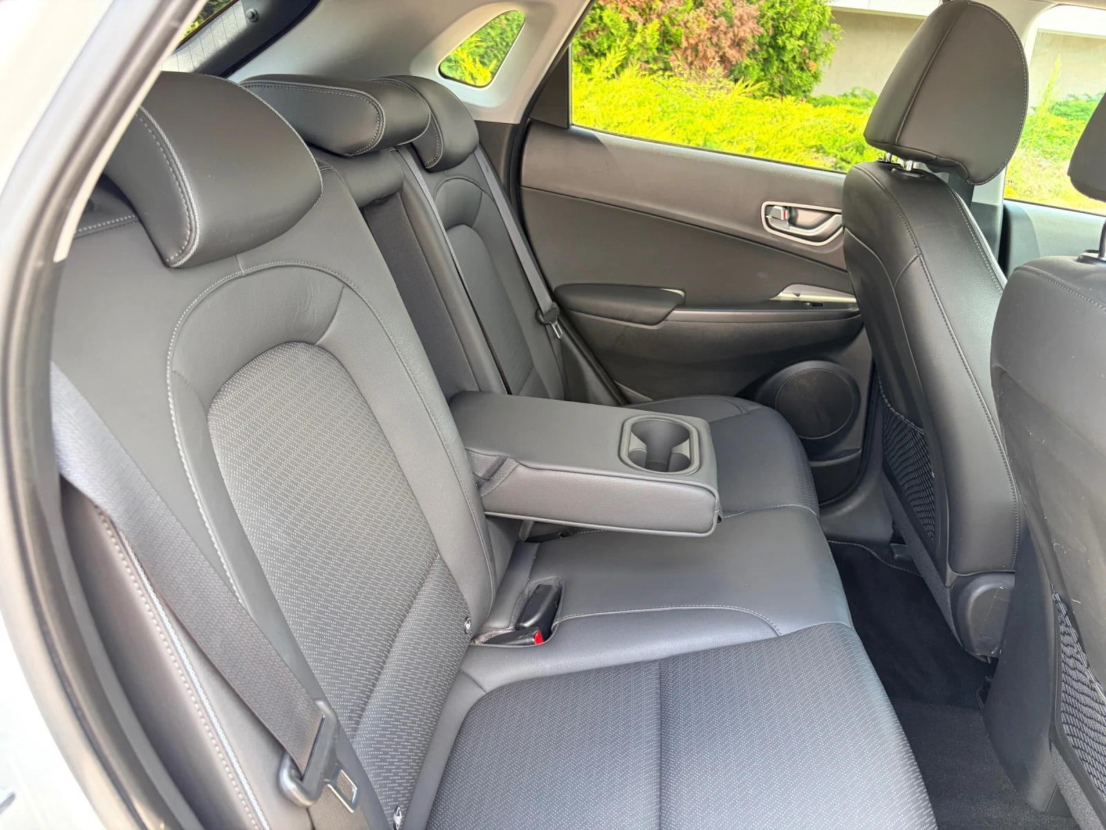 Hyundai Kona 100% SOH!!! PREMIUM 64kw 204kc TERMOPOMPA!!!, снимка 12 - Автомобили и джипове - 54691373