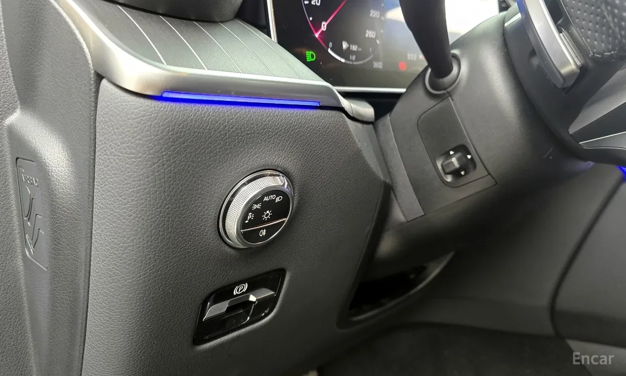 Mercedes-Benz GLC 300 AMG PKG / 360 / ОБДУХ / BURMESTER / HUD / PANO, снимка 10 - Автомобили и джипове - 54803090