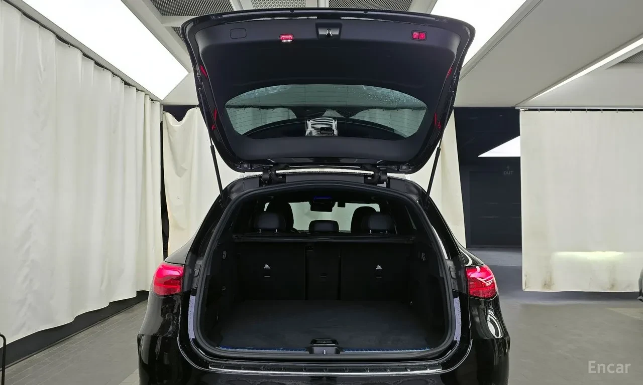 Mercedes-Benz GLC 300 AMG PKG / 360 / ОБДУХ / BURMESTER / HUD / PANO, снимка 17 - Автомобили и джипове - 54803090