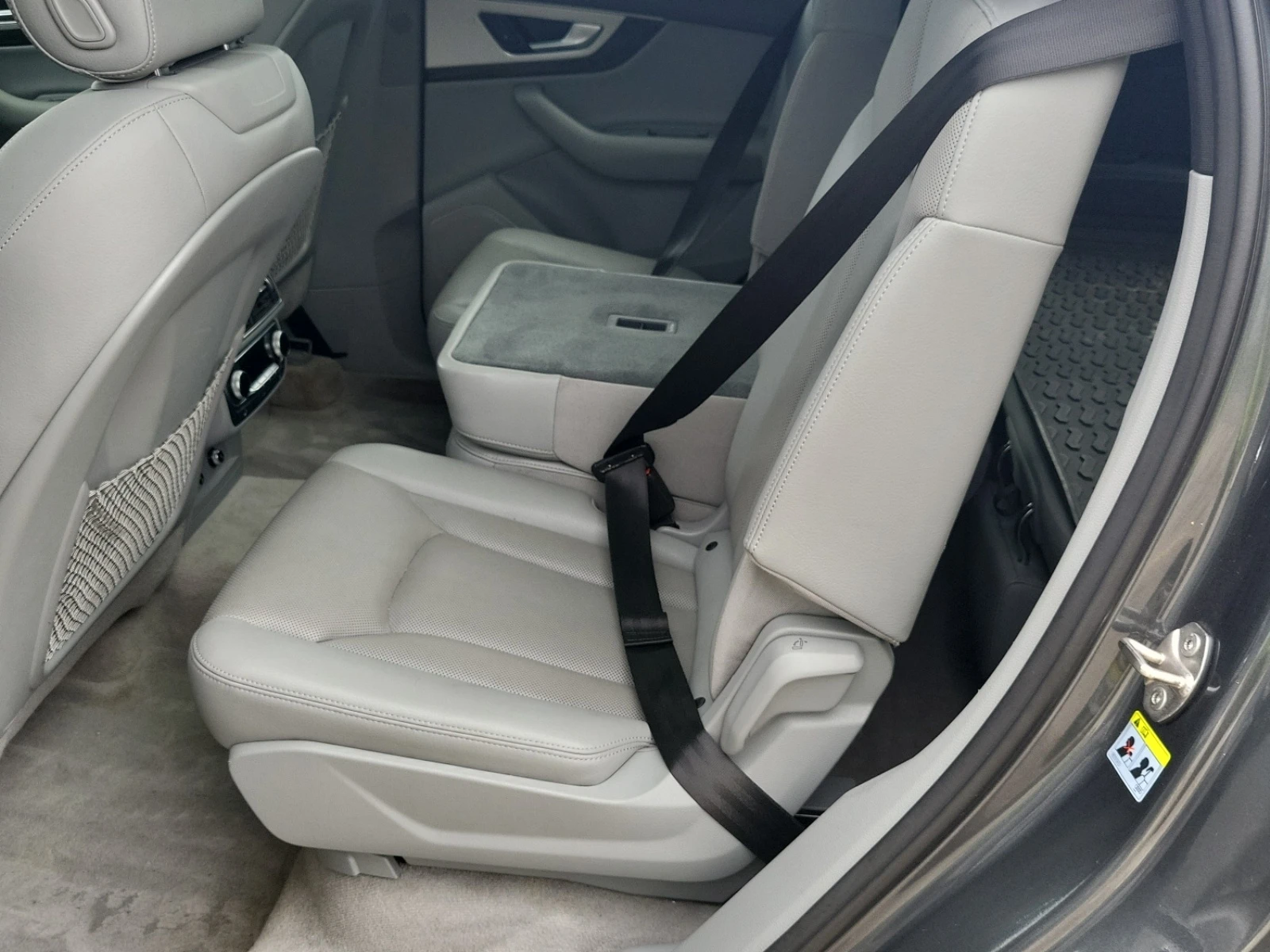 Audi Q7 55TFSI PROGRESSIV * S LINE * 7 МЕСТА * ОБДУХВАНЕ *, снимка 10 - Автомобили и джипове - 54946529