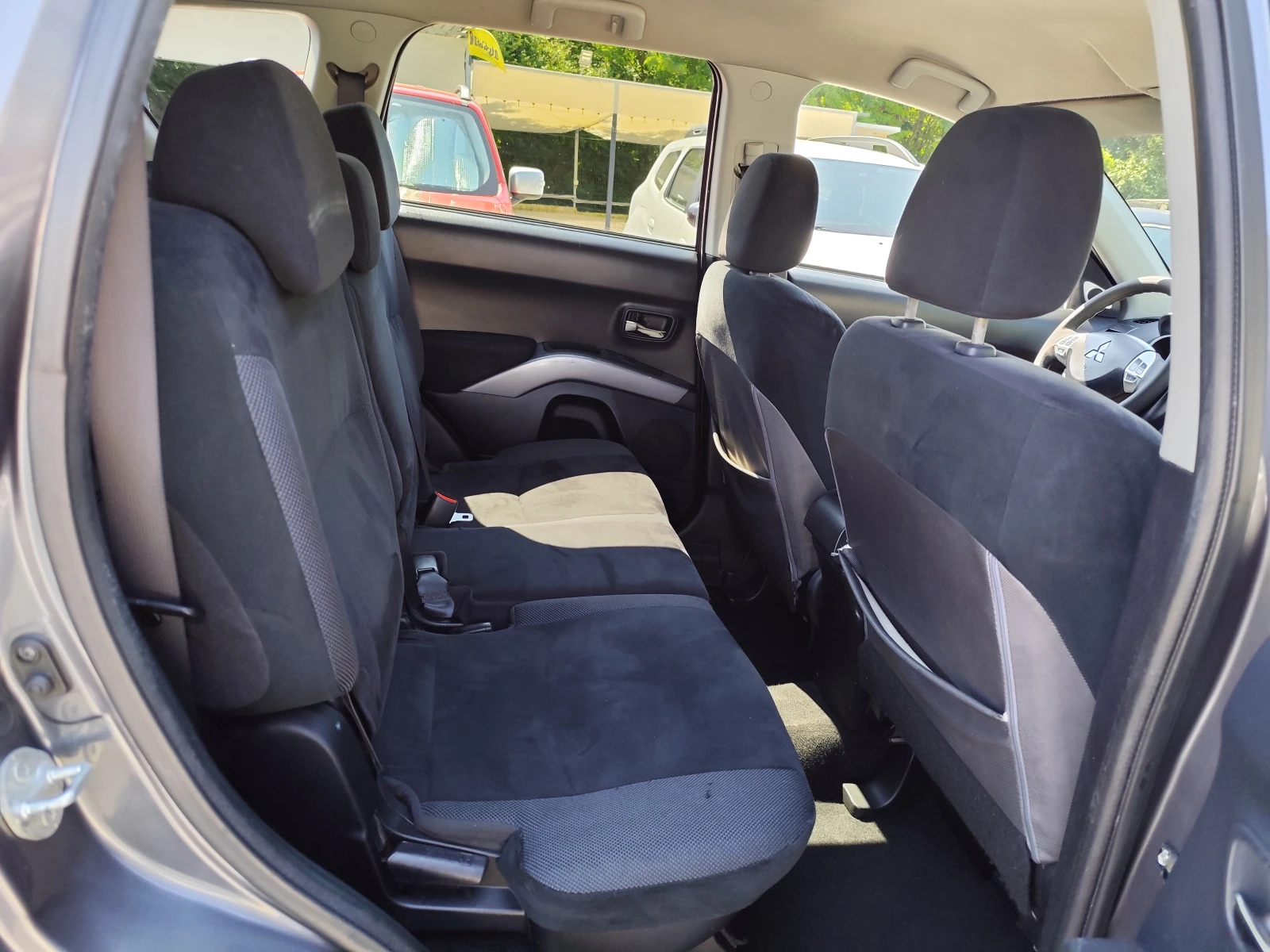 Mitsubishi Outlander 2.0DI-D* 4X4* 7 MECTA* Klimatronik* , снимка 12 - Автомобили и джипове - 54977419