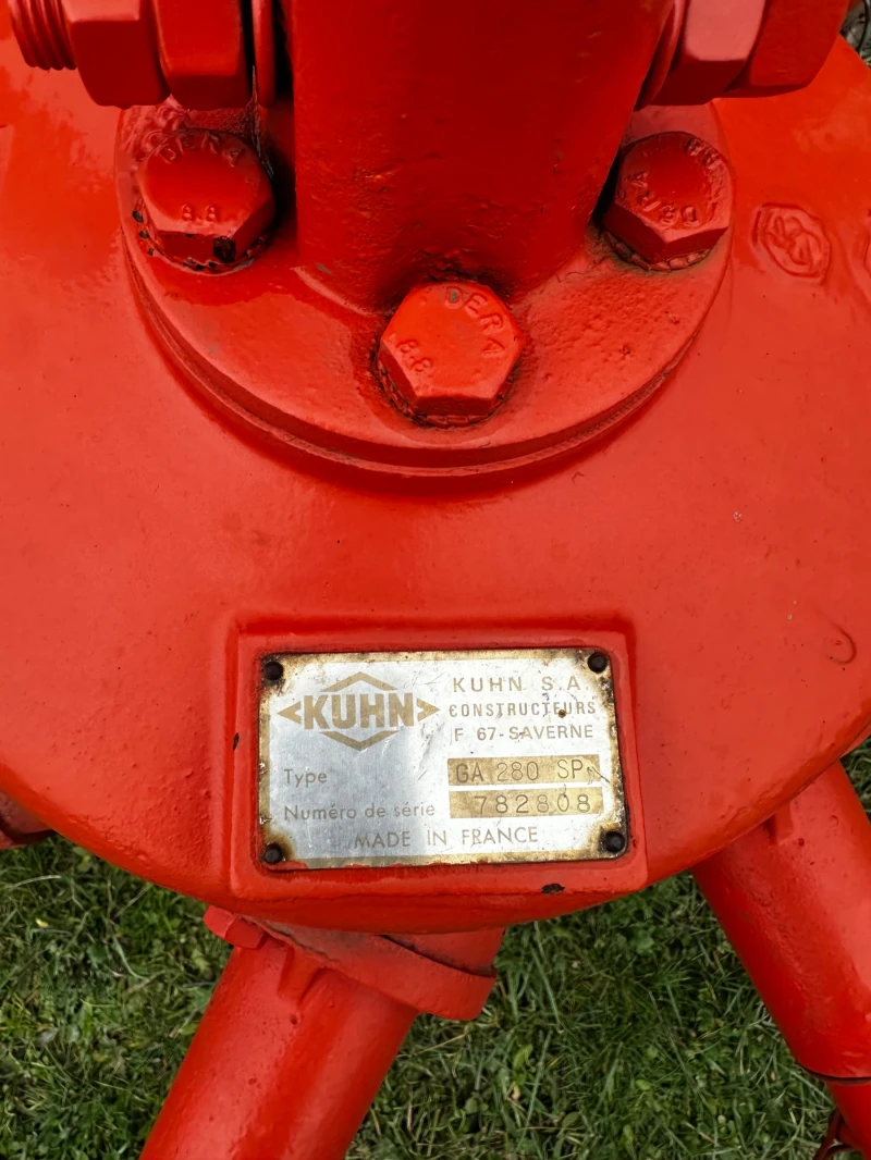 Сенообръщачка KUHN, снимка 4 - Селскостопанска техника - 53053827