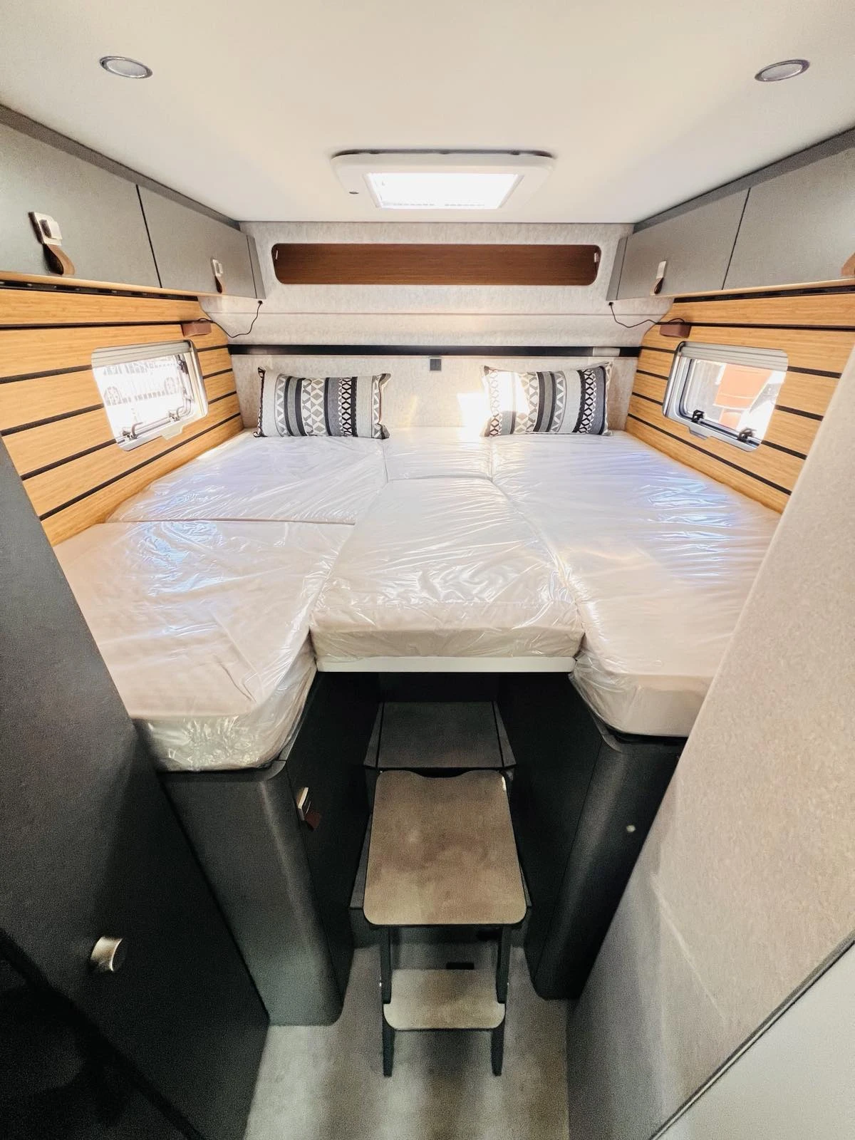 Кемпер HYMER / ERIBA 4X4 MERCEDES 3500 кг. , снимка 13 - Каравани и кемпери - 53837901