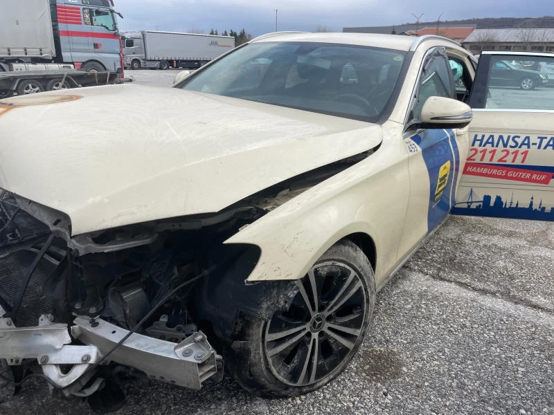 Mercedes-Benz E 220, снимка 9 - Автомобили и джипове - 48239324