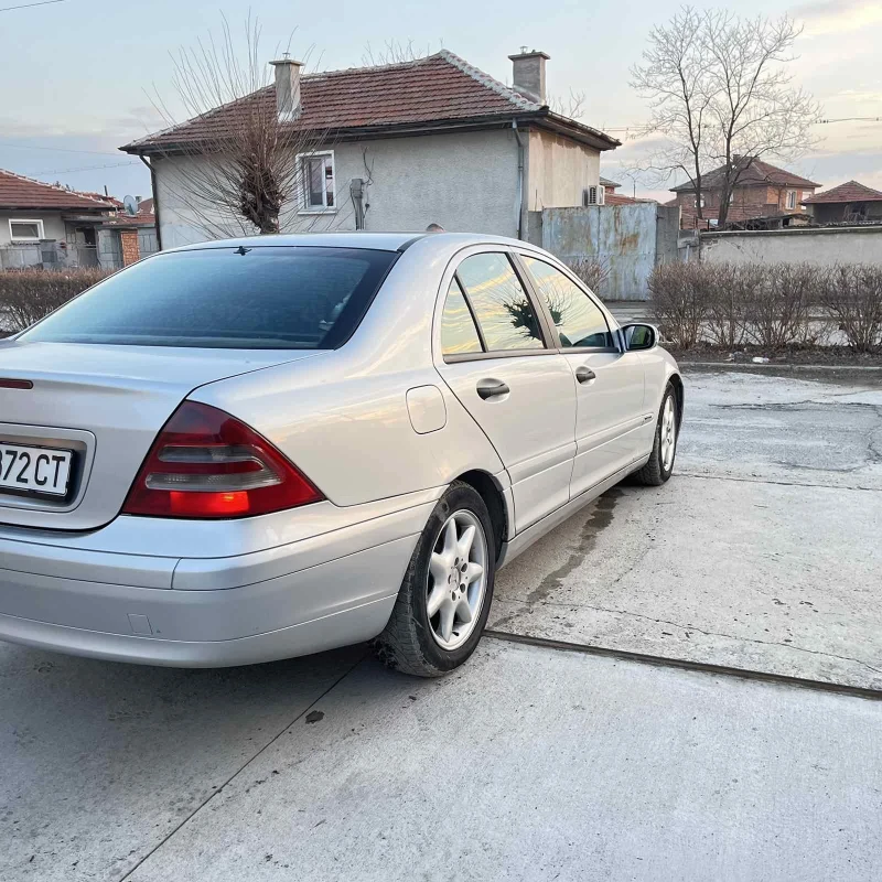 Mercedes-Benz C 220, снимка 7 - Автомобили и джипове - 49118199