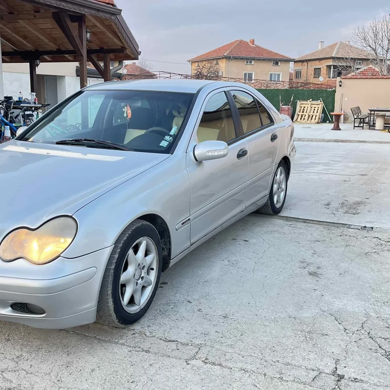 Mercedes-Benz C 220, снимка 3 - Автомобили и джипове - 49118199