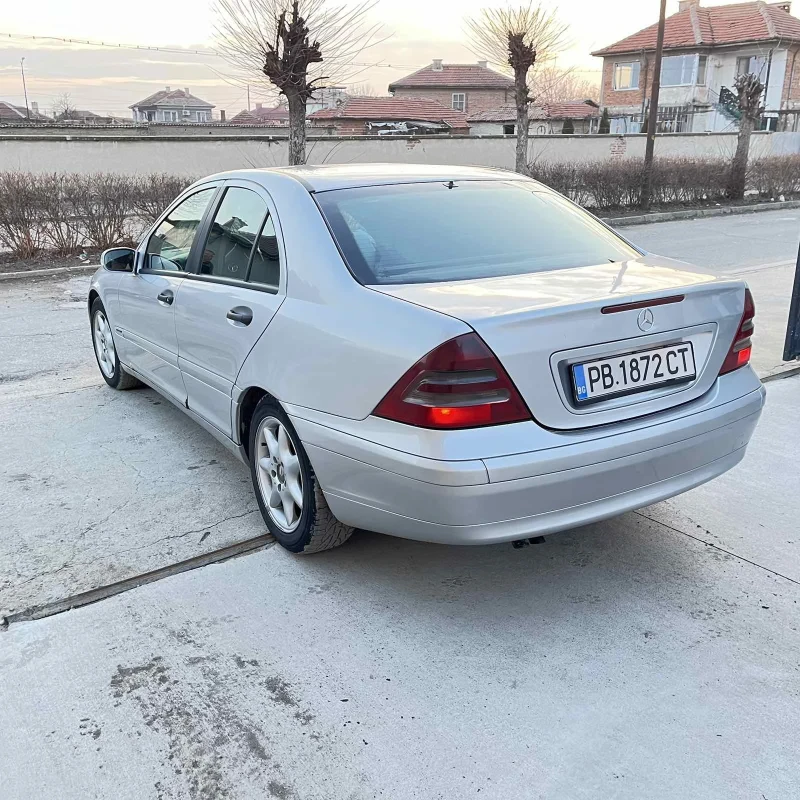 Mercedes-Benz C 220, снимка 4 - Автомобили и джипове - 49118199