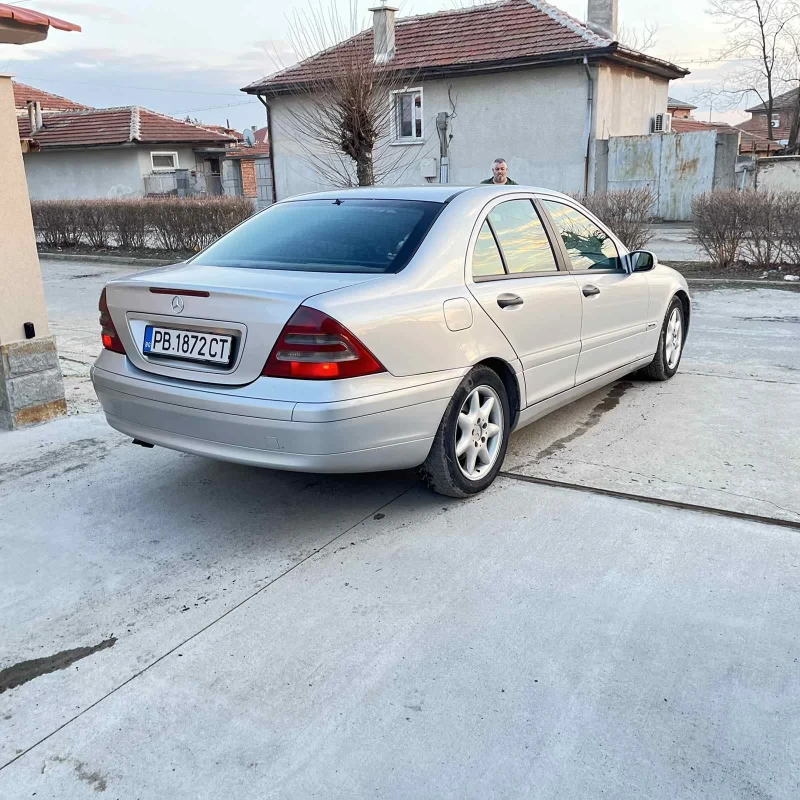 Mercedes-Benz C 220, снимка 5 - Автомобили и джипове - 49118199