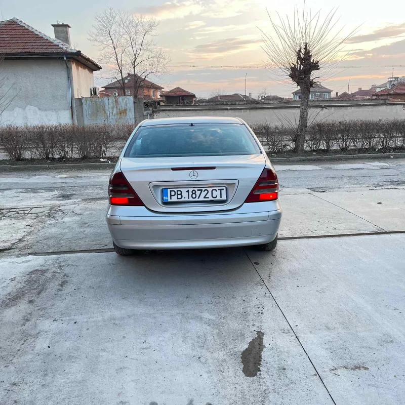 Mercedes-Benz C 220, снимка 6 - Автомобили и джипове - 49118199