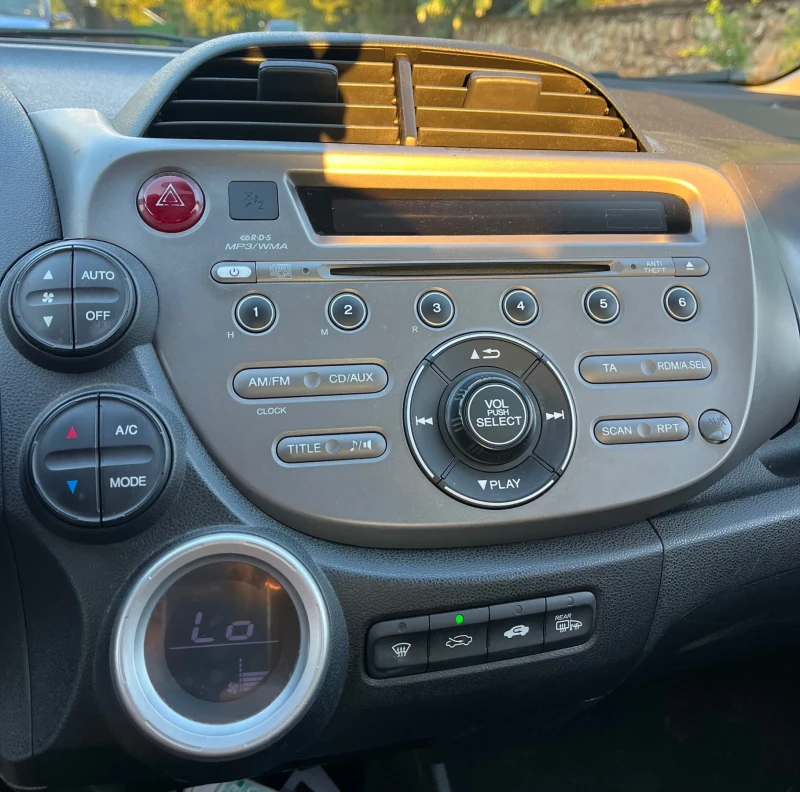 Honda Jazz 1.4i, снимка 2 - Автомобили и джипове - 52822331