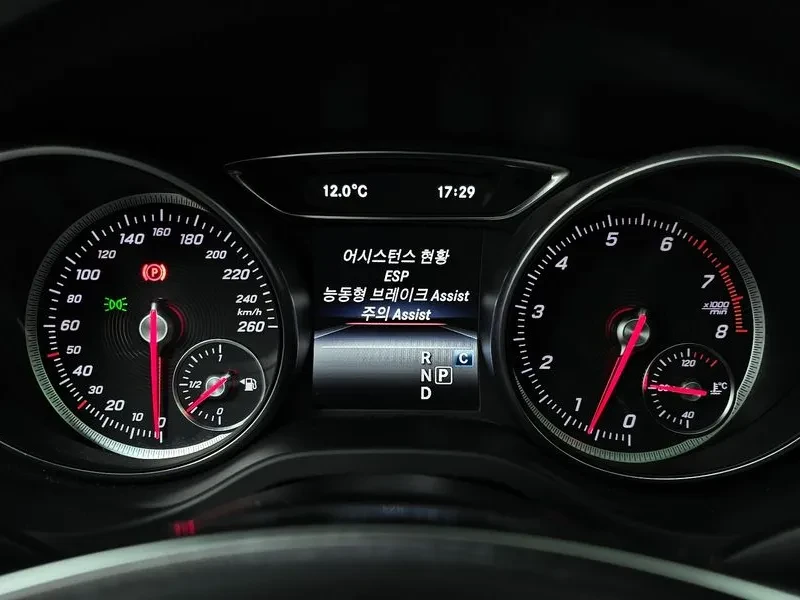 Mercedes-Benz CLA 2.5, снимка 8 - Автомобили и джипове - 54287758