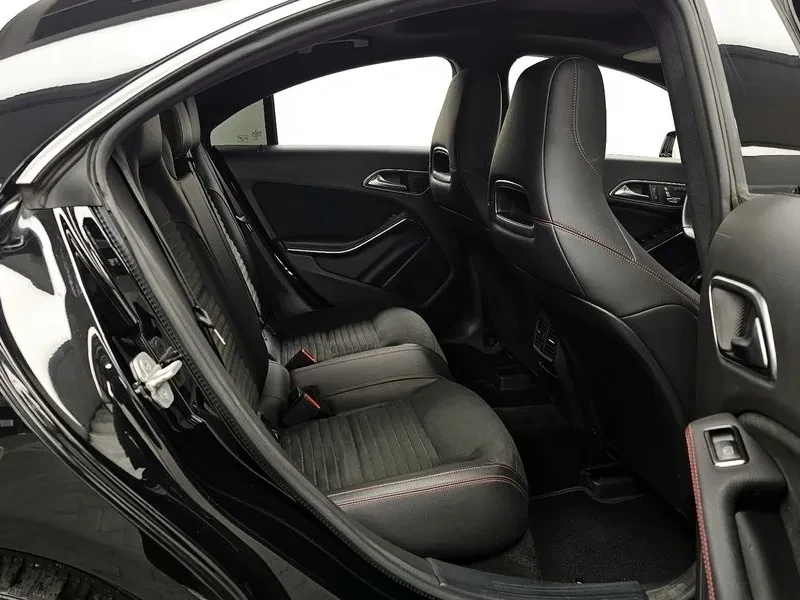 Mercedes-Benz CLA 2.5, снимка 12 - Автомобили и джипове - 54287758