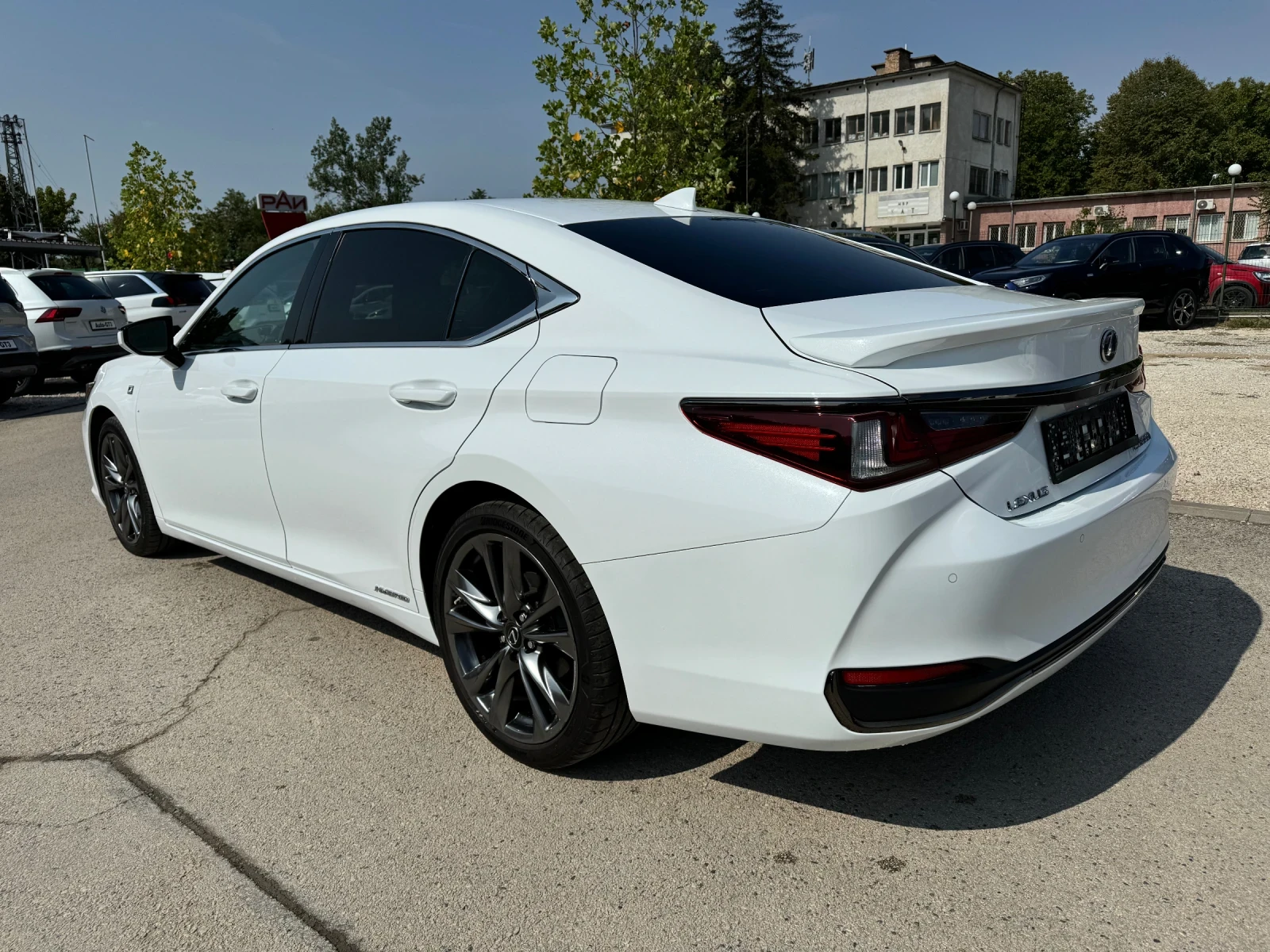 Lexus ES 300h 2.5h F-Sport 218k.с Гаранция  - изображение 6