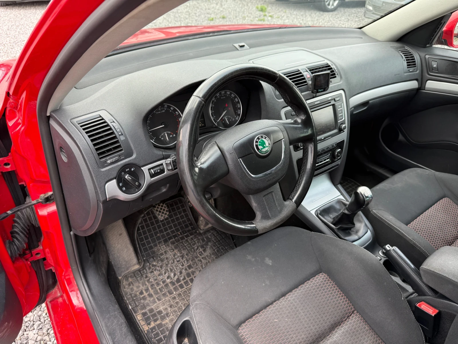 Skoda Octavia Facelift 2010г 1.6 TDI (105 кс) Напълно обслужен  - изображение 10