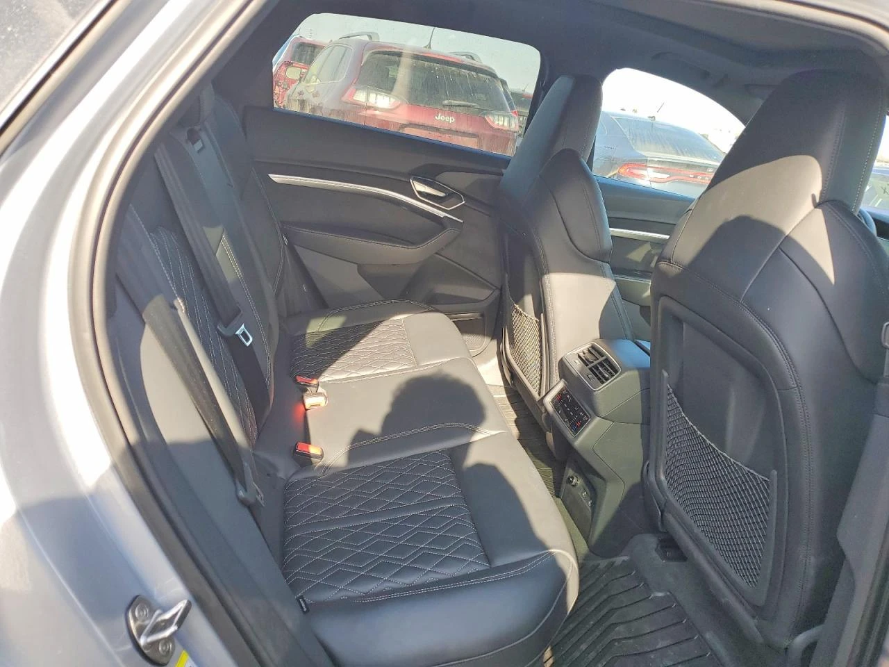 Audi E-Tron S Premium Plus quattro, снимка 10 - Автомобили и джипове - 54152898