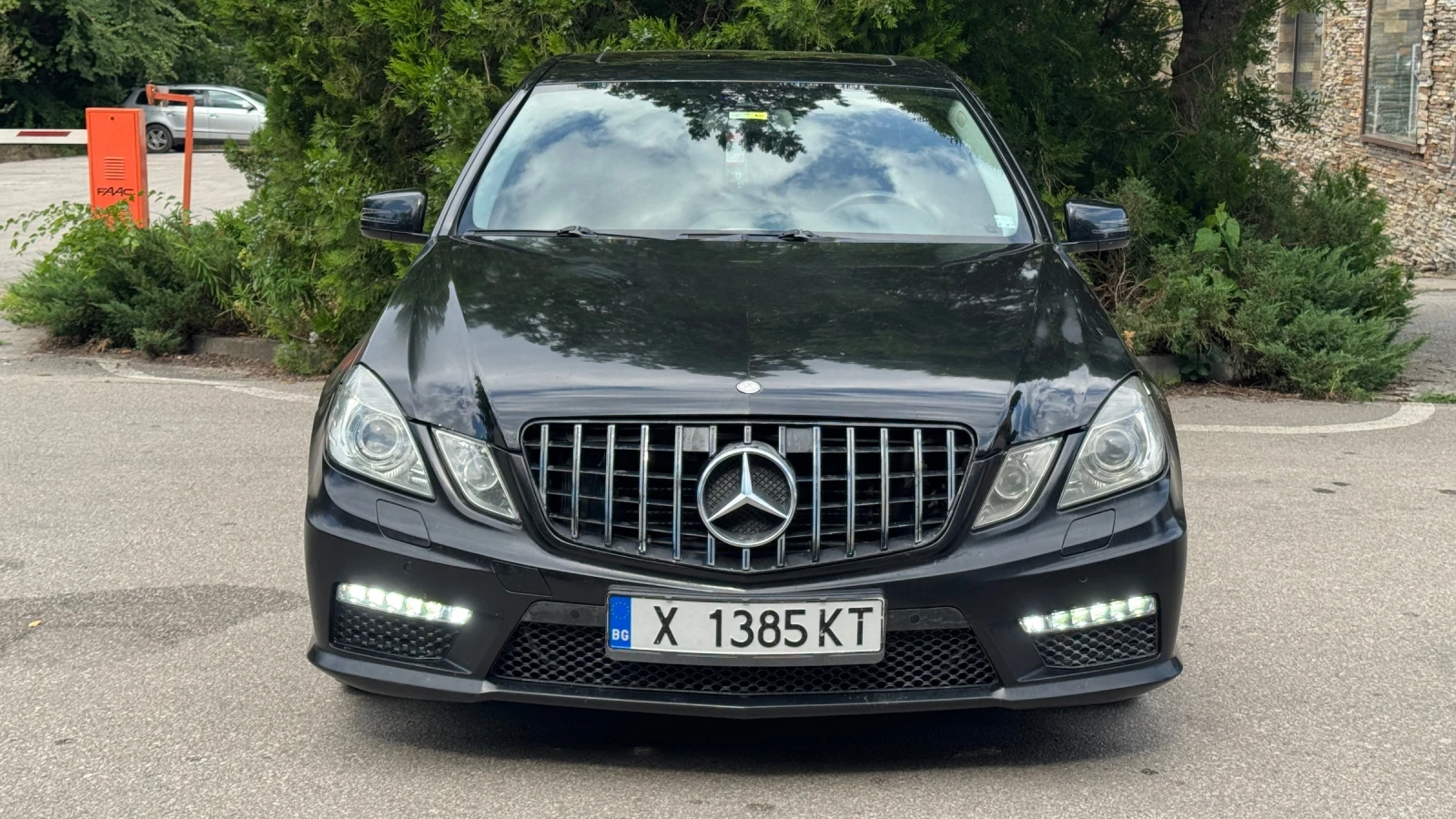 Mercedes-Benz E 220 CDI, снимка 2 - Автомобили и джипове - 54980637